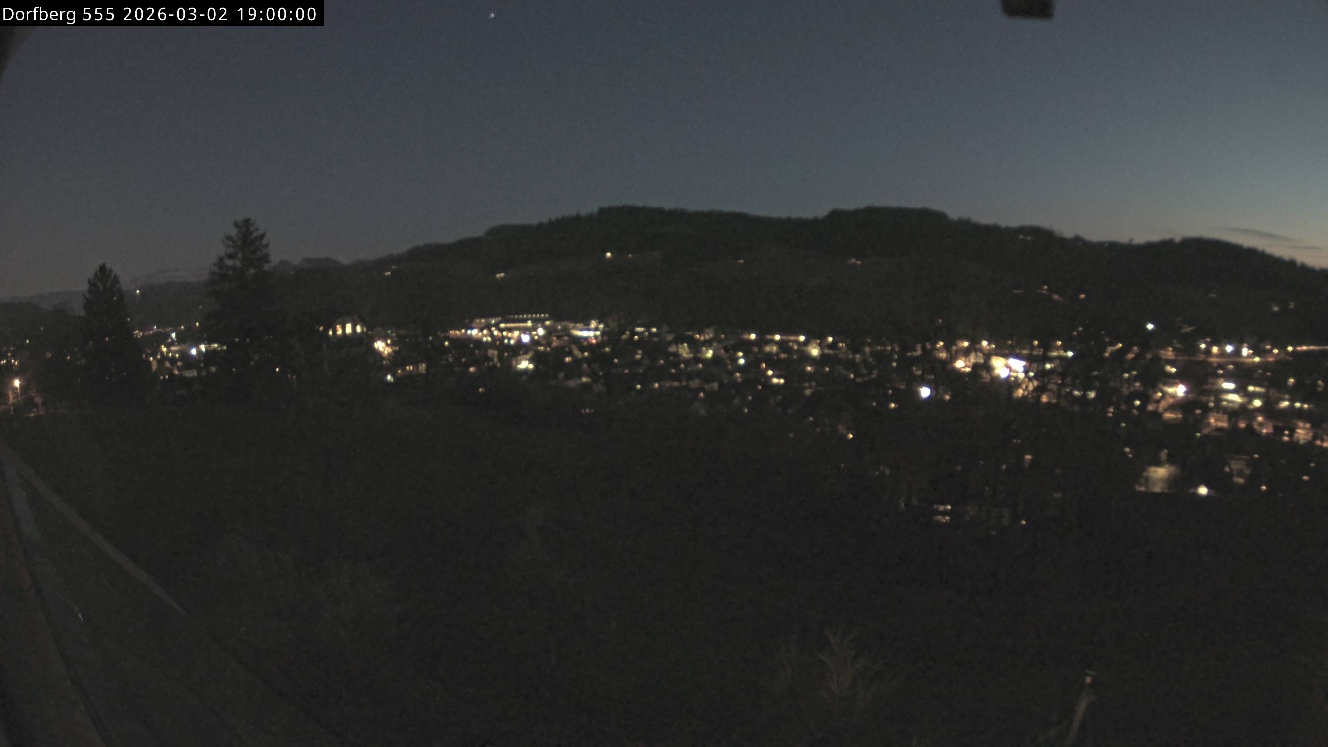 Webcam-Bild: Aussicht vom Dorfberg in Langnau 20260302-190000
