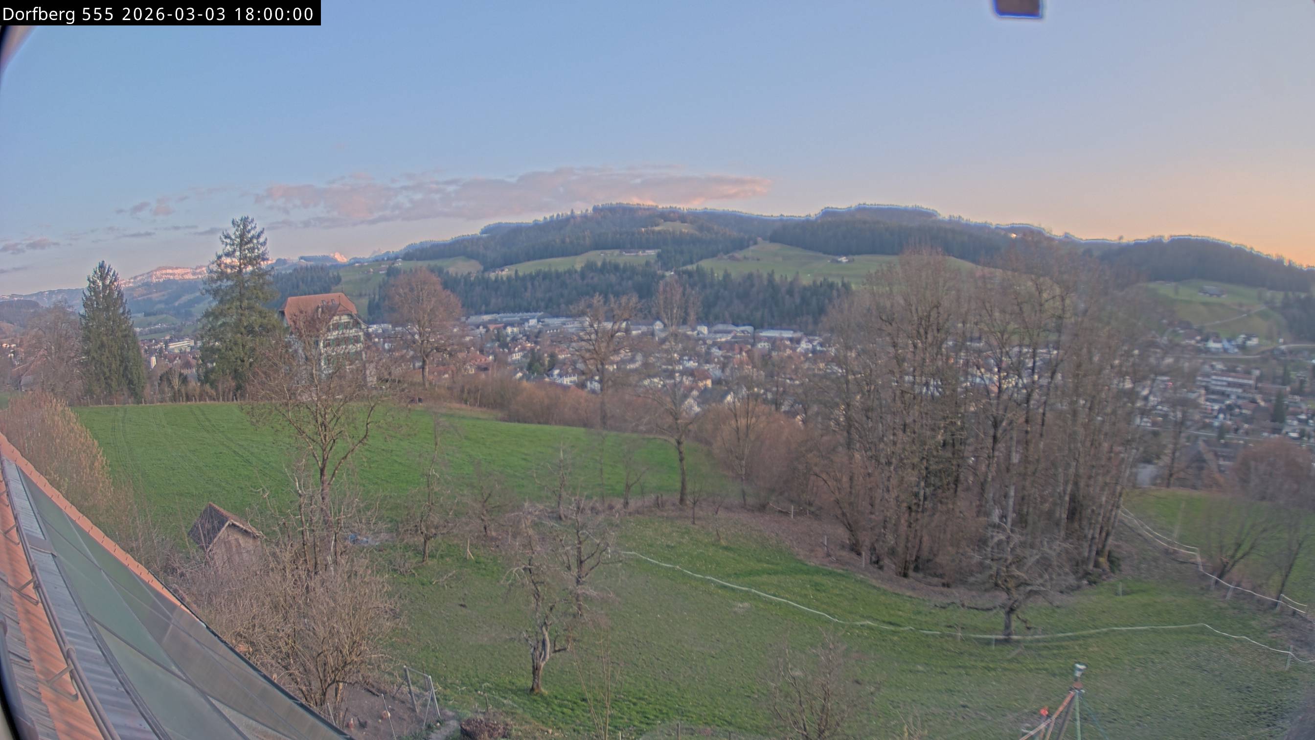 Webcam-Bild: Aussicht vom Dorfberg in Langnau 20260303-180000