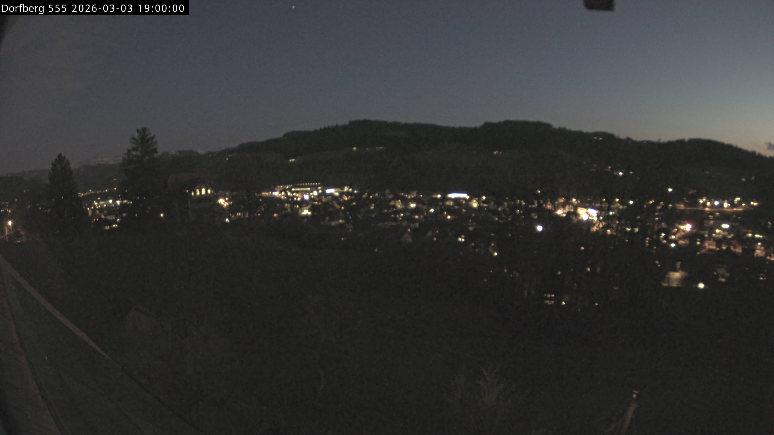 Webcam-Bild: Aussicht vom Dorfberg in Langnau 20260303-190000