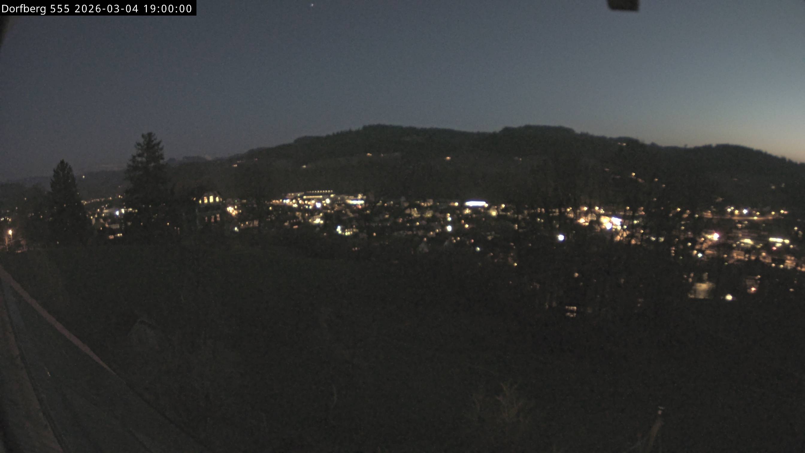 Webcam-Bild: Aussicht vom Dorfberg in Langnau 20260304-190000