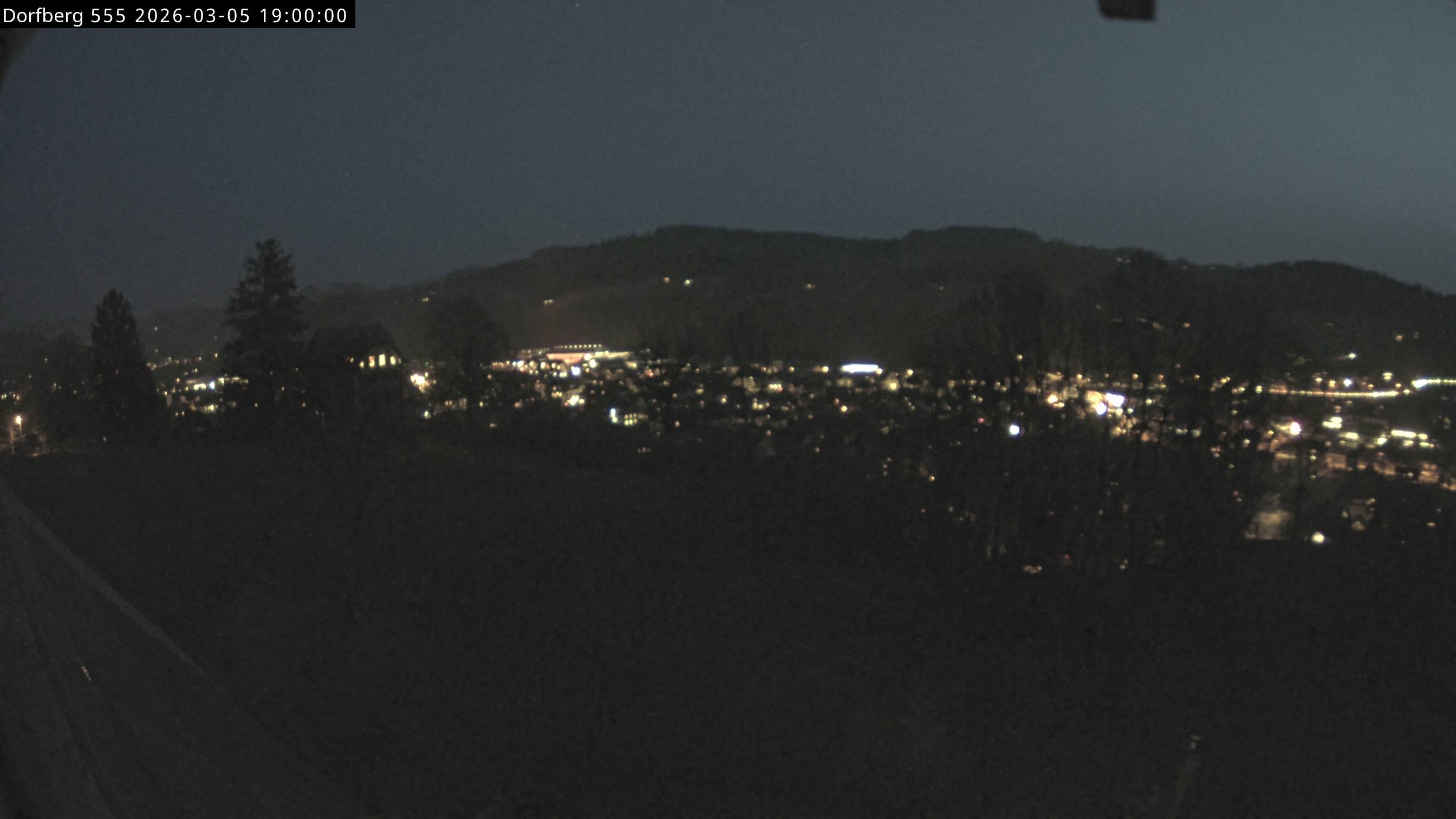 Webcam-Bild: Aussicht vom Dorfberg in Langnau 20260305-190000