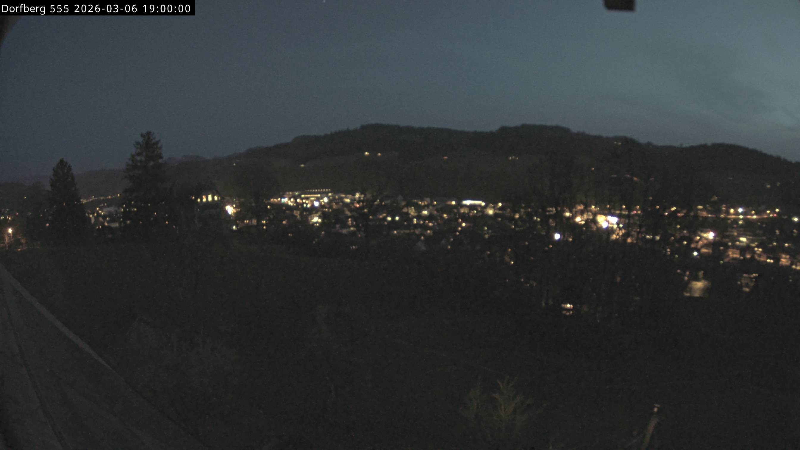 Webcam-Bild: Aussicht vom Dorfberg in Langnau 20260306-190000