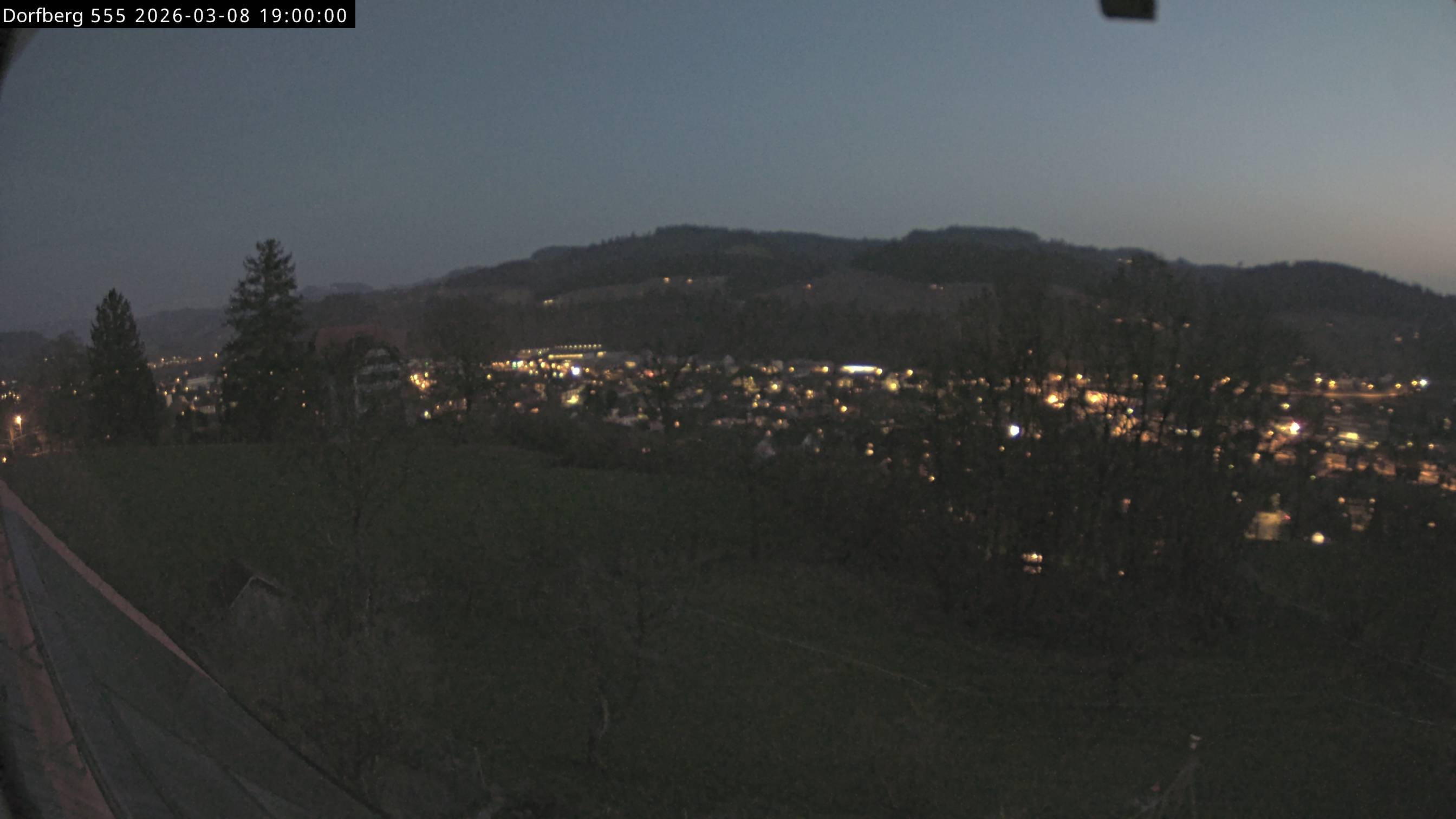Webcam-Bild: Aussicht vom Dorfberg in Langnau 20260308-190000