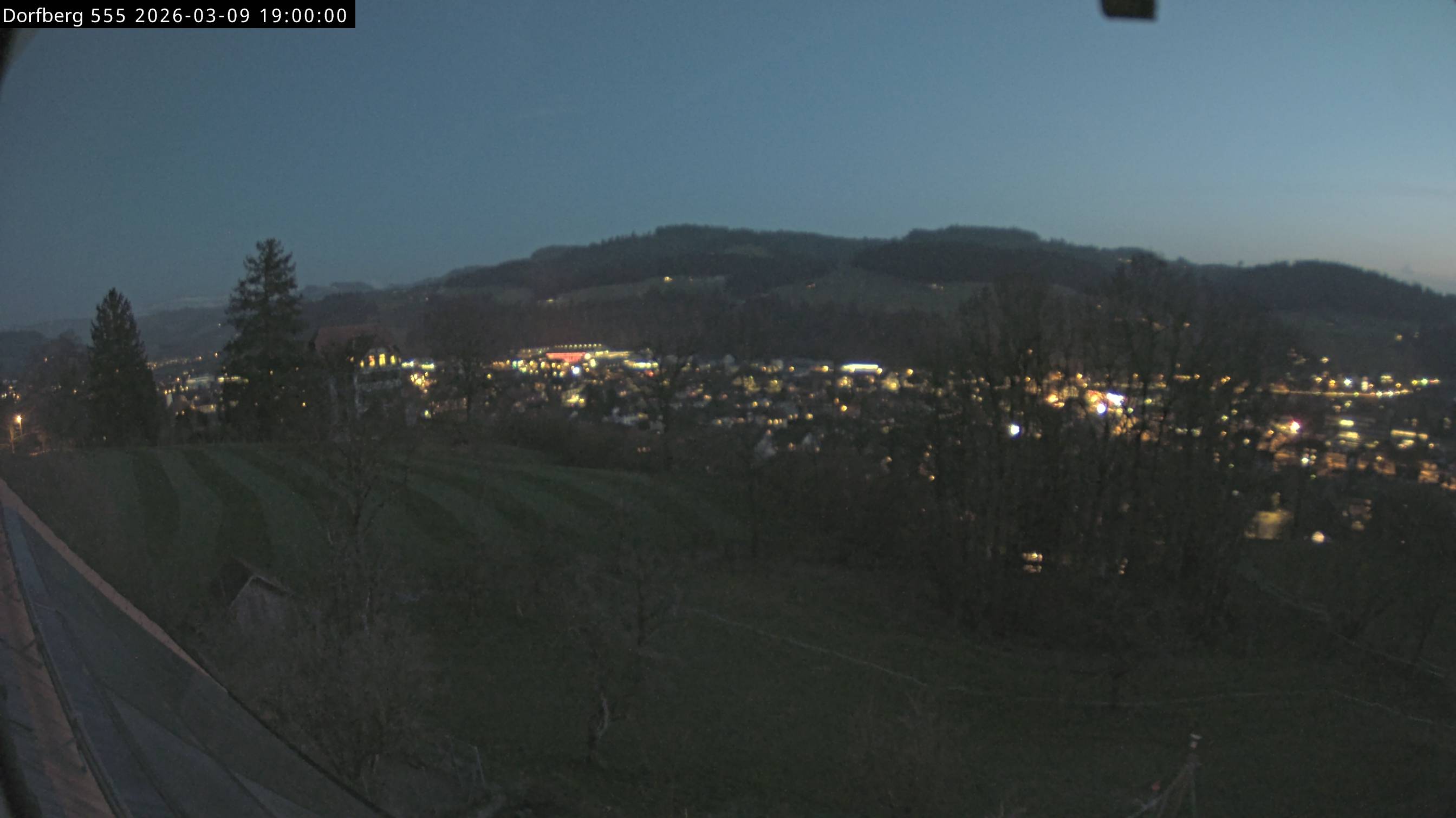 Webcam-Bild: Aussicht vom Dorfberg in Langnau 20260309-190000