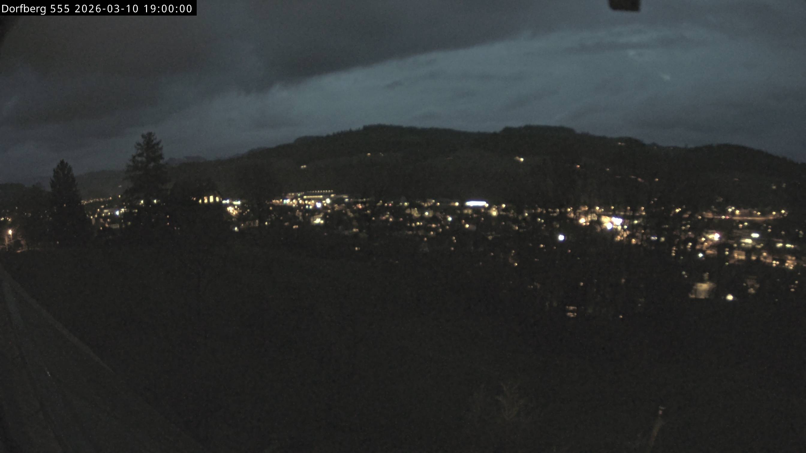 Webcam-Bild: Aussicht vom Dorfberg in Langnau 20260310-190000