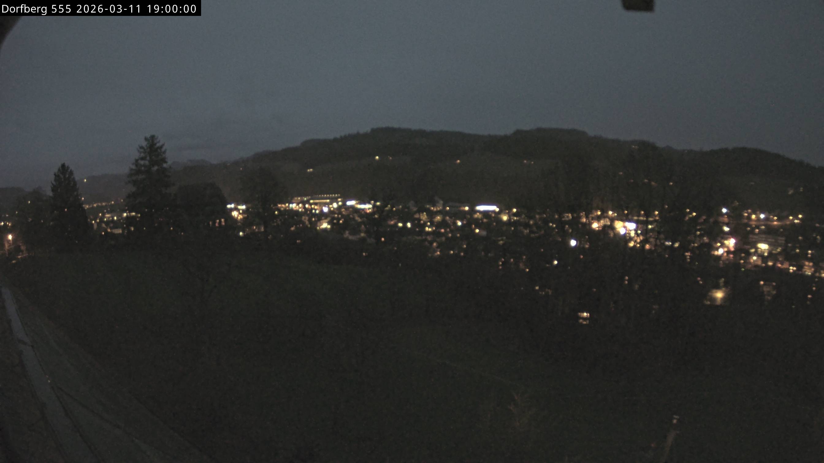 Webcam-Bild: Aussicht vom Dorfberg in Langnau 20260311-190000
