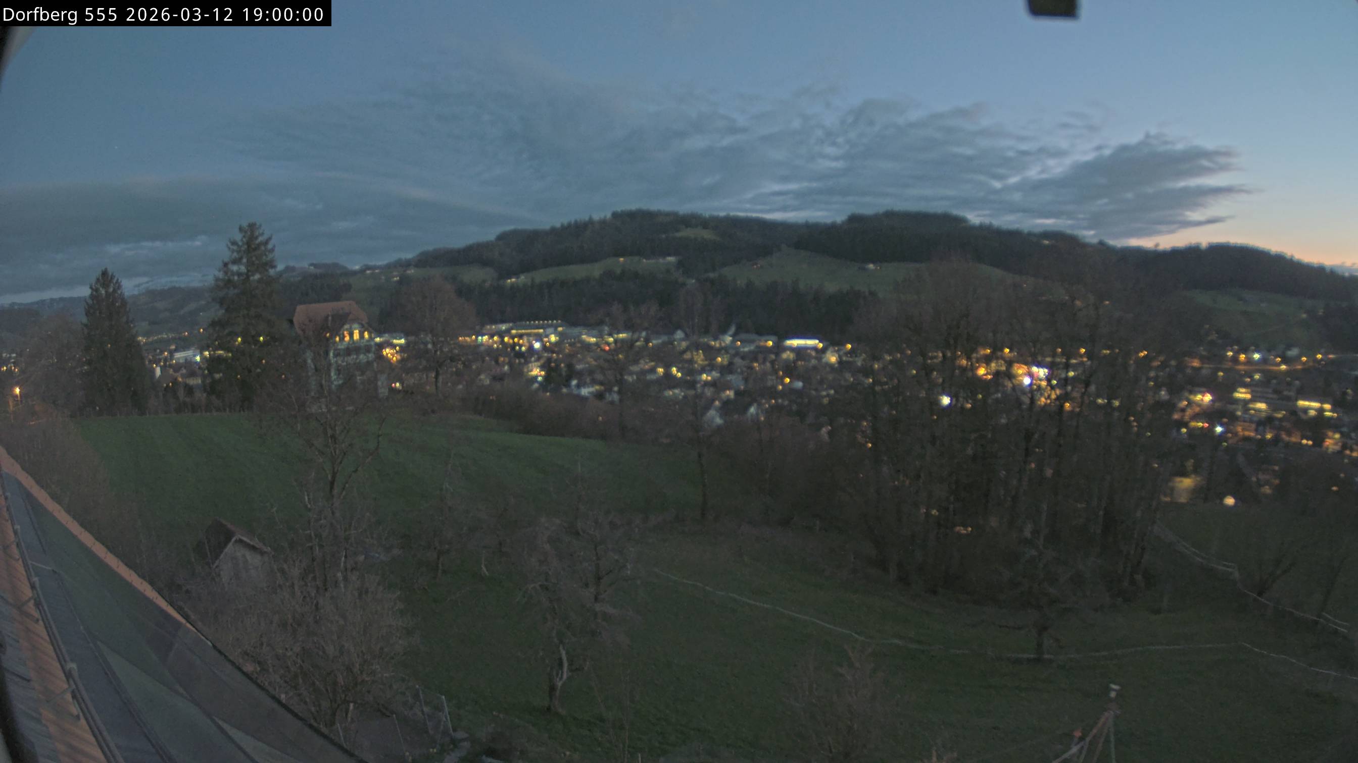 Webcam-Bild: Aussicht vom Dorfberg in Langnau 20260312-190000