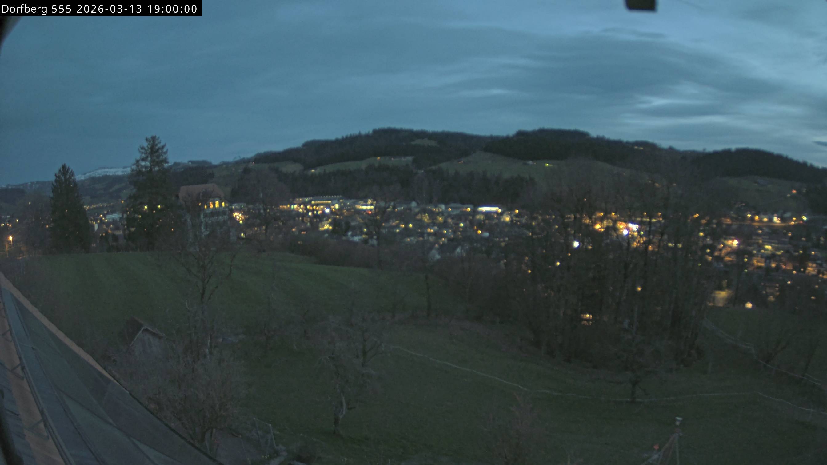 Webcam-Bild: Aussicht vom Dorfberg in Langnau 20260313-190000