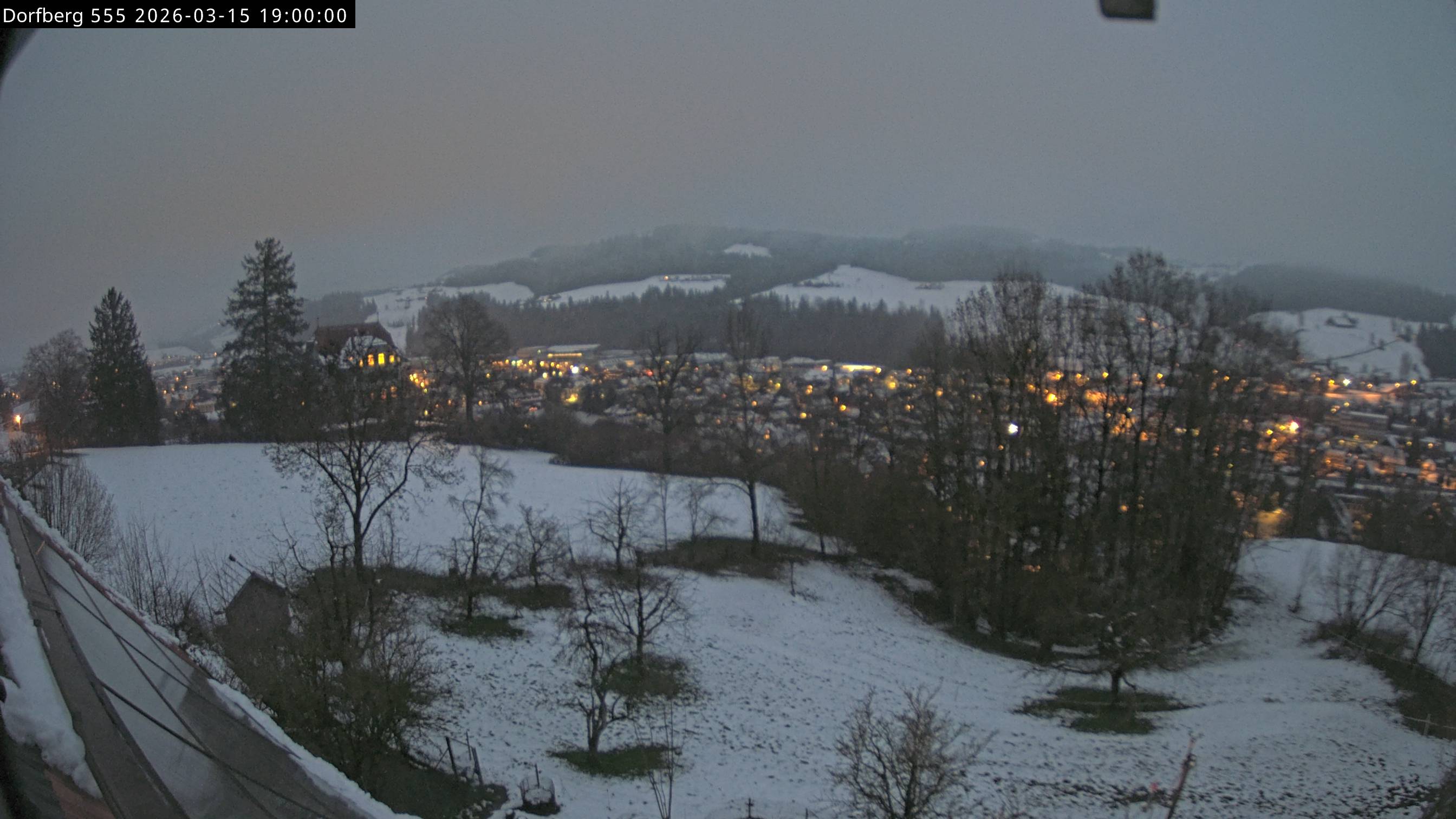 Webcam-Bild: Aussicht vom Dorfberg in Langnau 20260315-190000