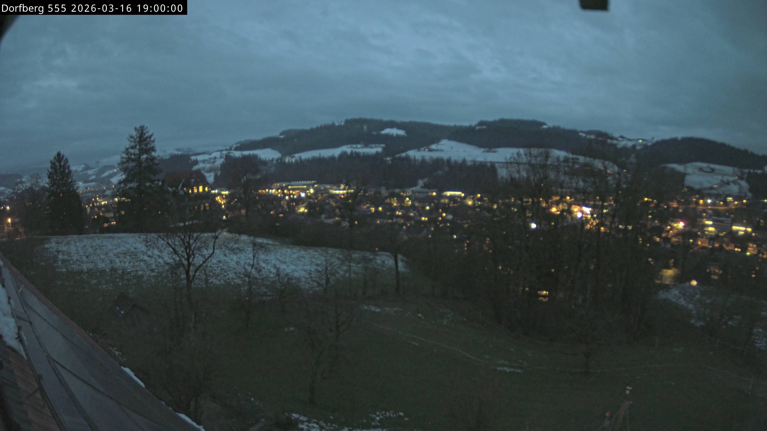 Webcam-Bild: Aussicht vom Dorfberg in Langnau 20260316-190000