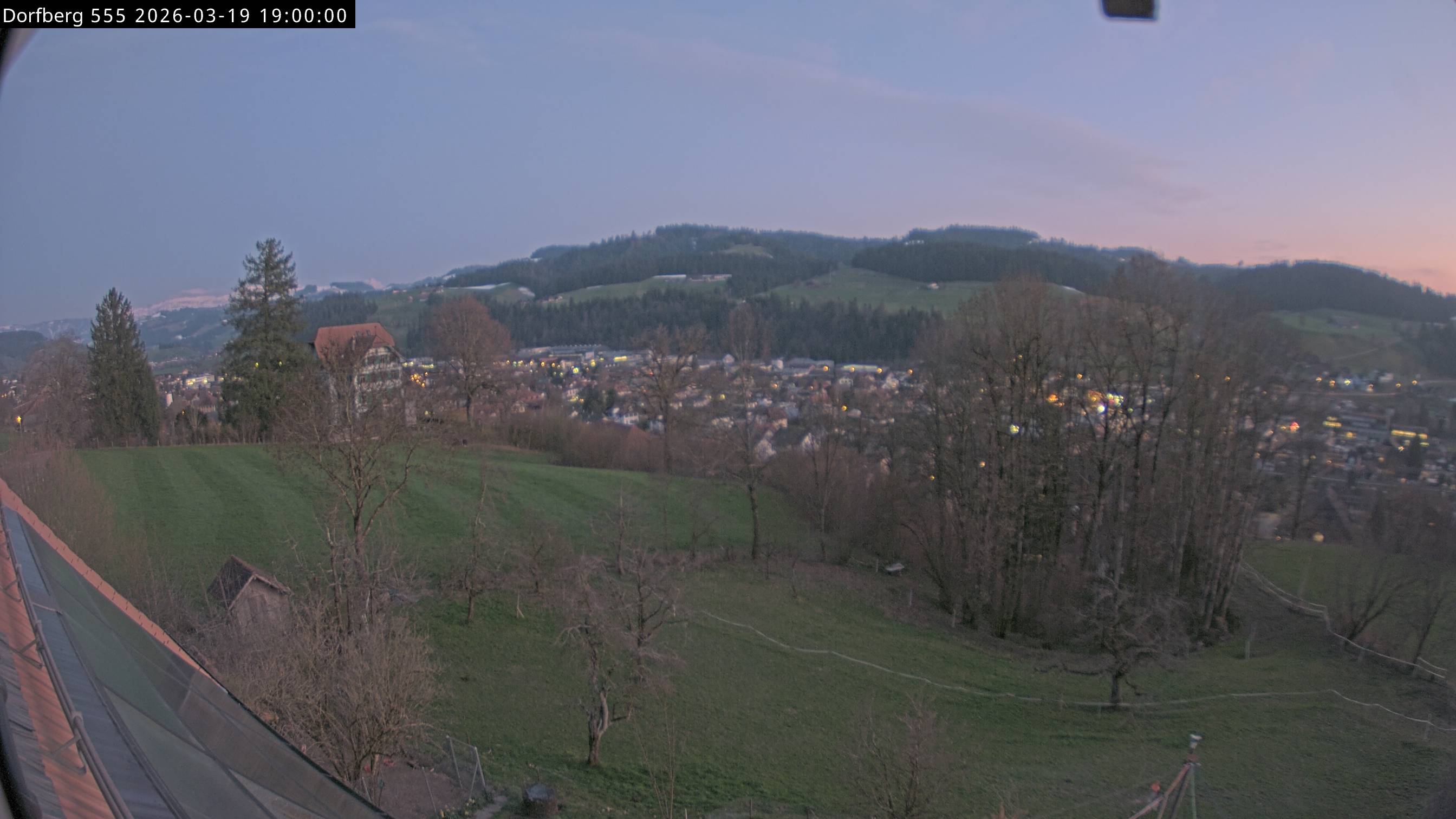 Webcam-Bild: Aussicht vom Dorfberg in Langnau 20260319-190000