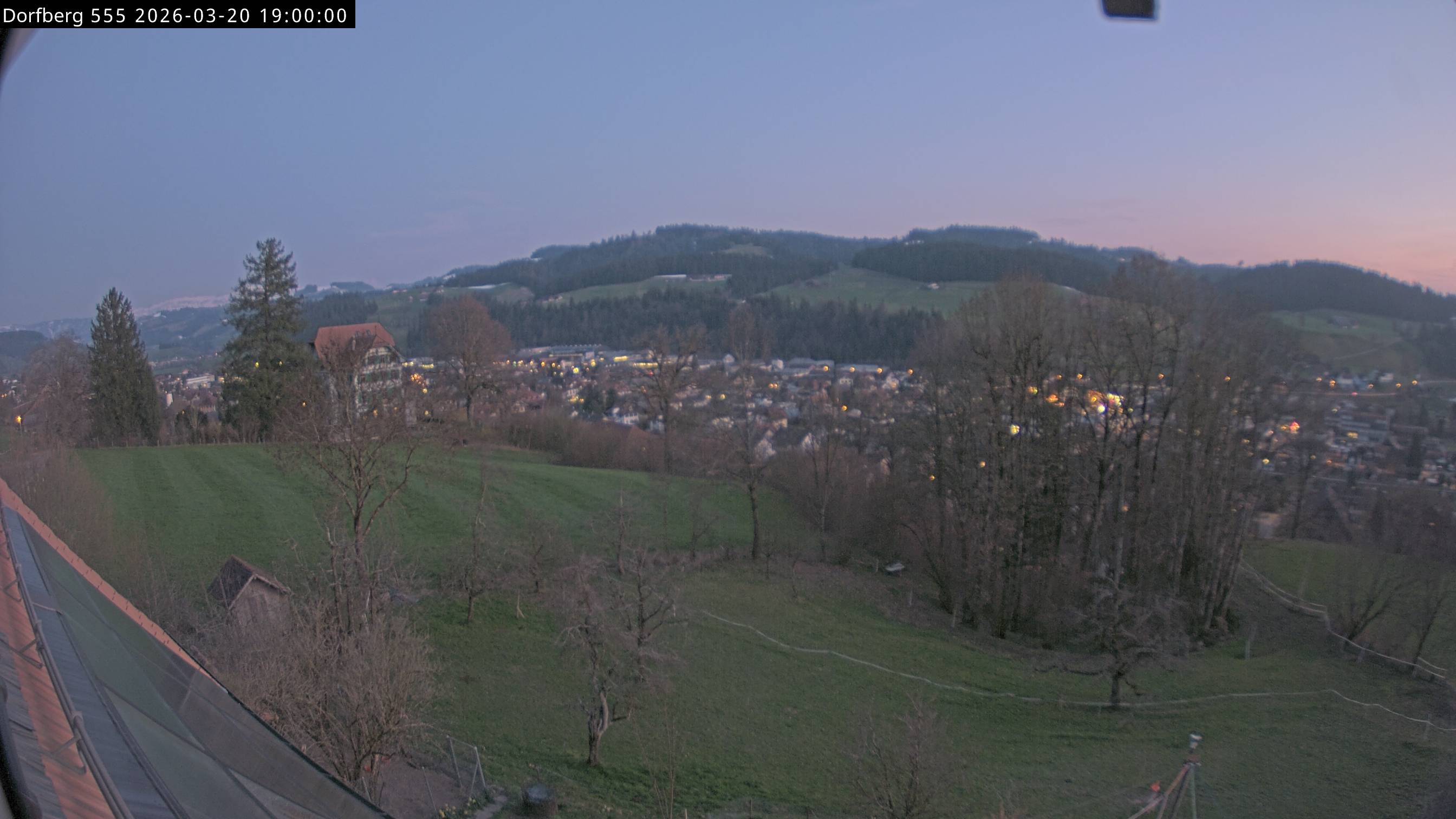 Webcam-Bild: Aussicht vom Dorfberg in Langnau 20260320-190000