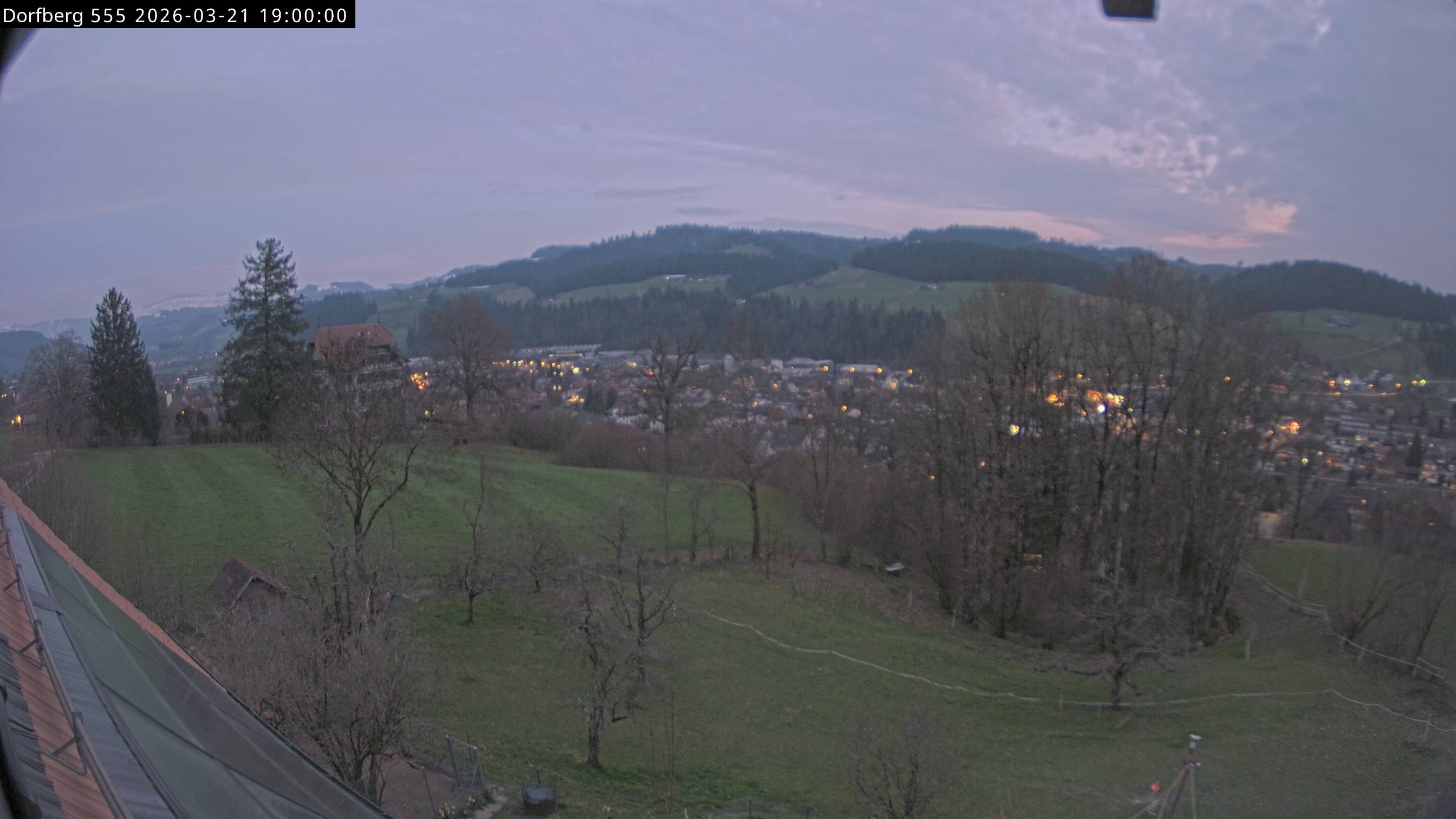 Webcam-Bild: Aussicht vom Dorfberg in Langnau 20260321-190000