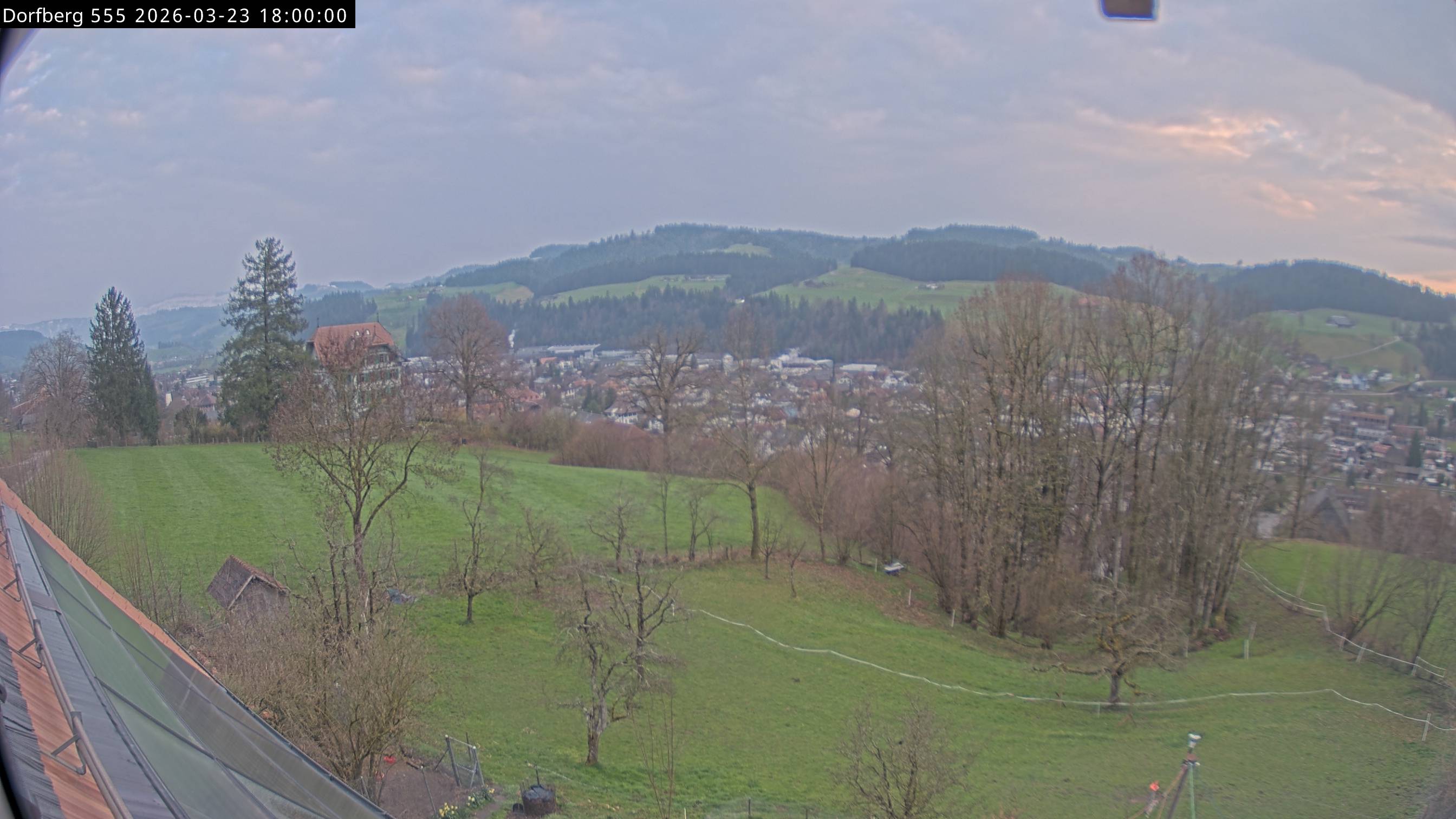 Webcam-Bild: Aussicht vom Dorfberg in Langnau 20260323-180000