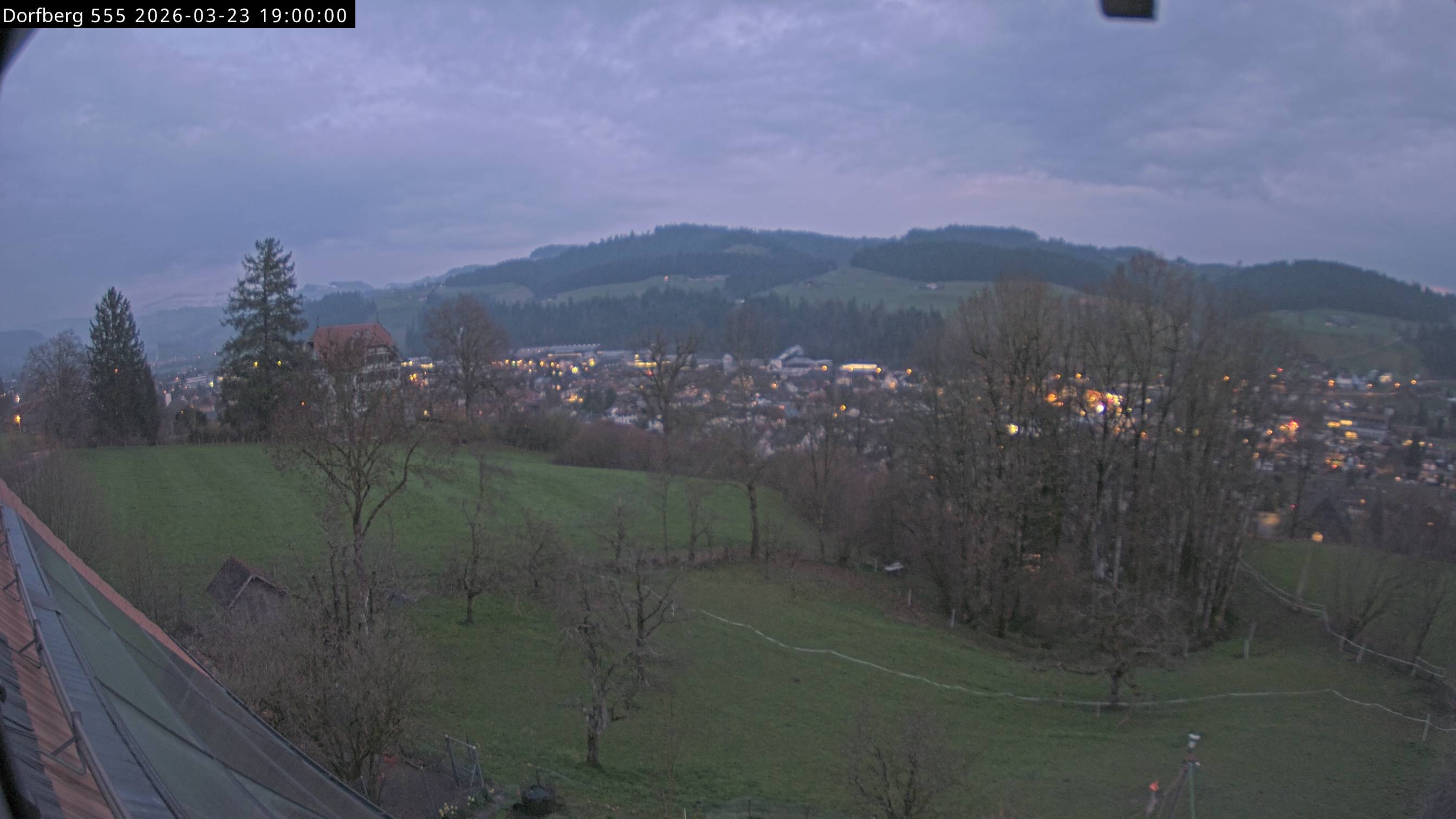 Webcam-Bild: Aussicht vom Dorfberg in Langnau 20260323-190000