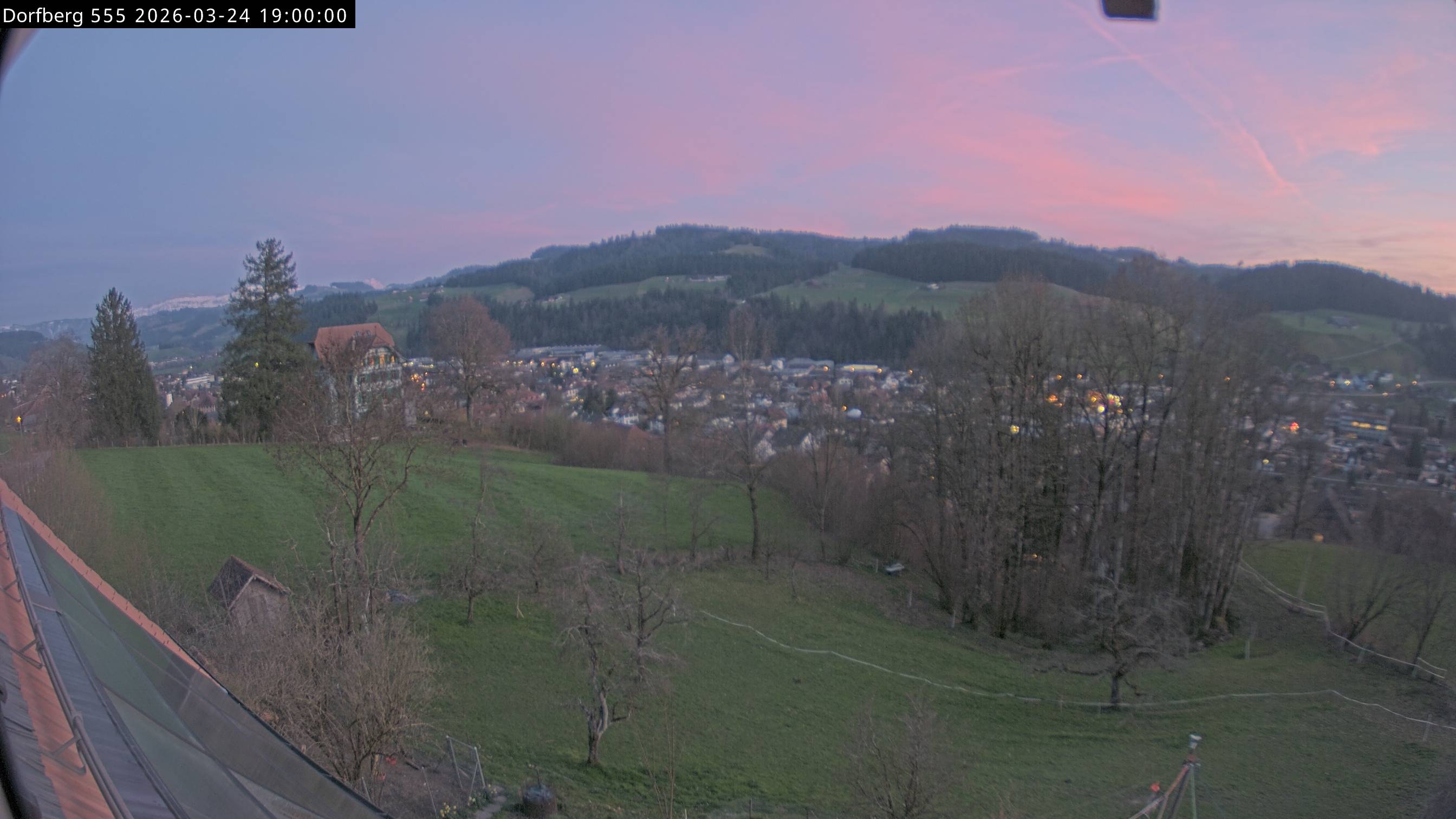 Webcam-Bild: Aussicht vom Dorfberg in Langnau 20260324-190000