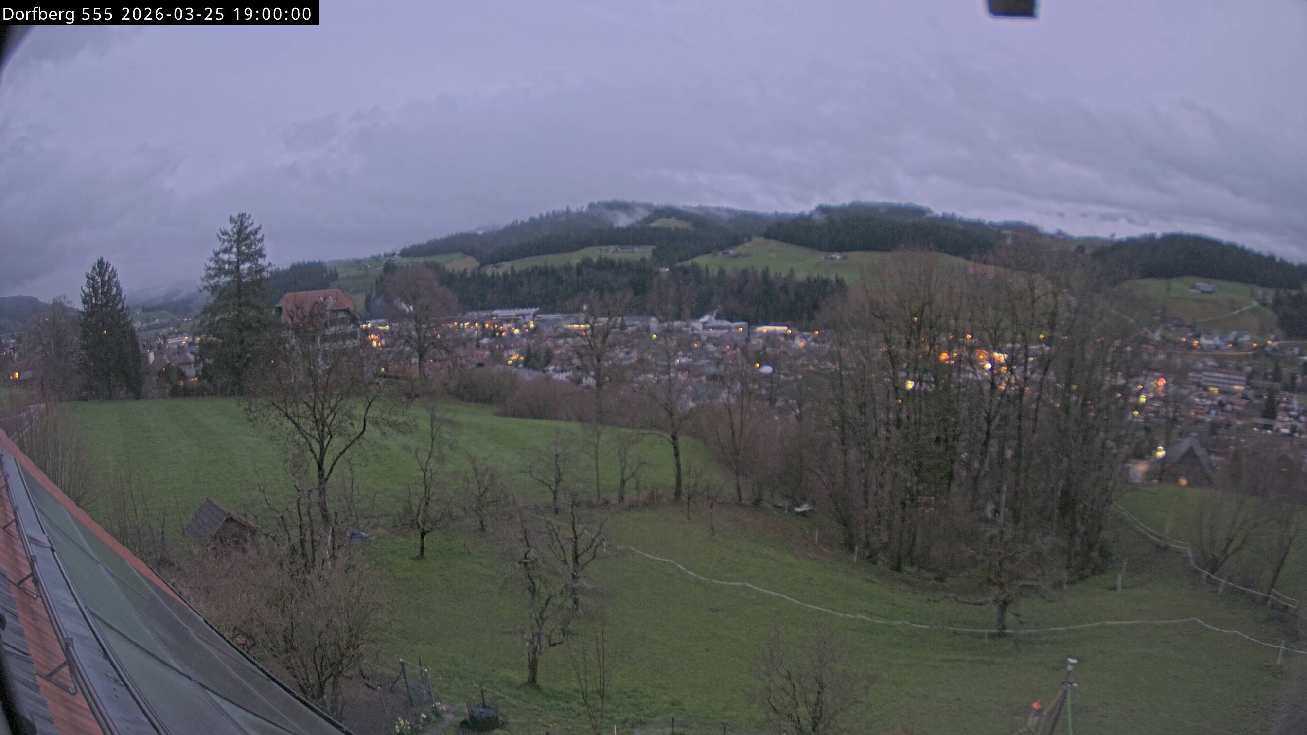 Webcam-Bild: Aussicht vom Dorfberg in Langnau 20260325-190000