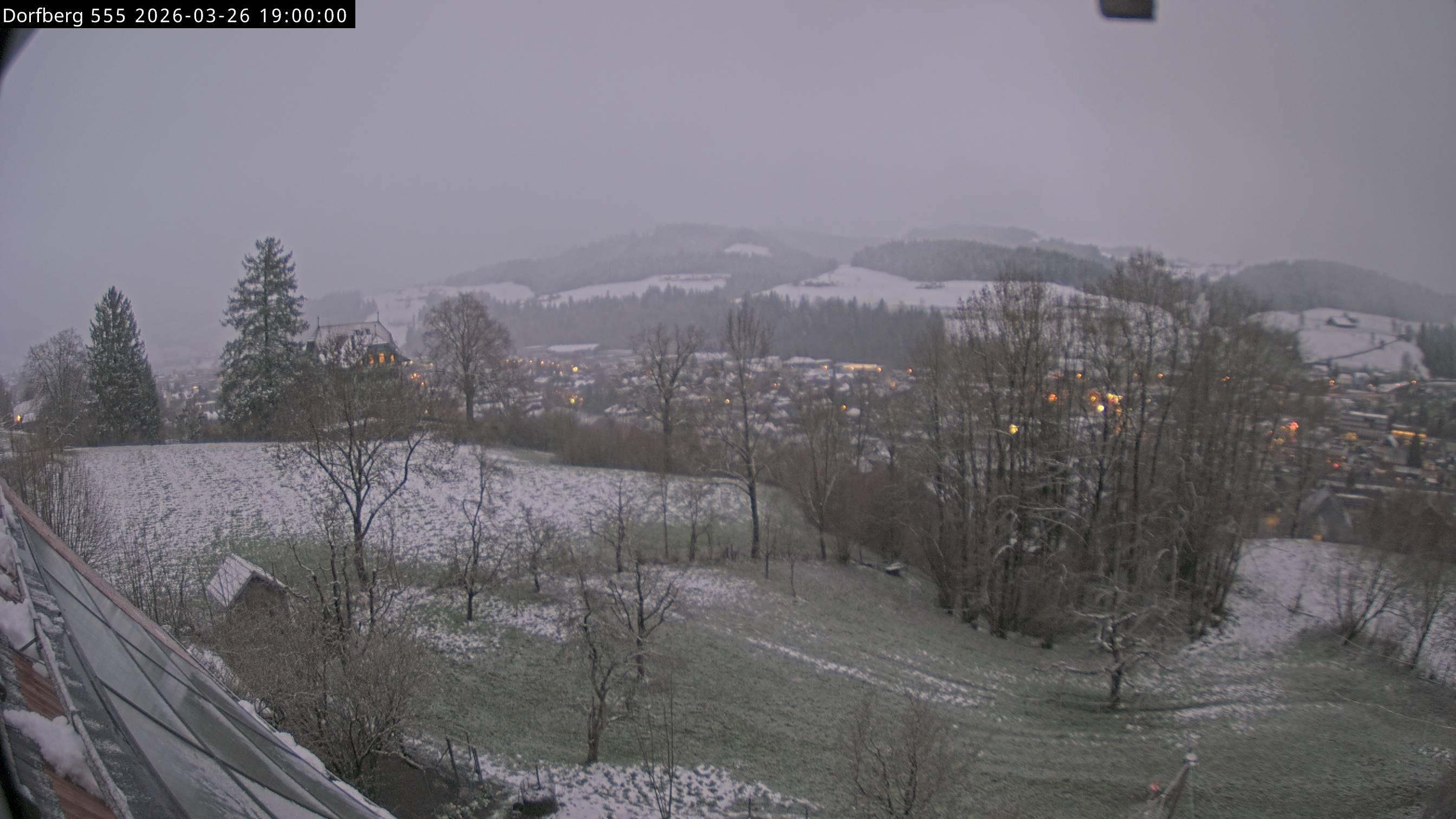 Webcam-Bild: Aussicht vom Dorfberg in Langnau 20260326-190000
