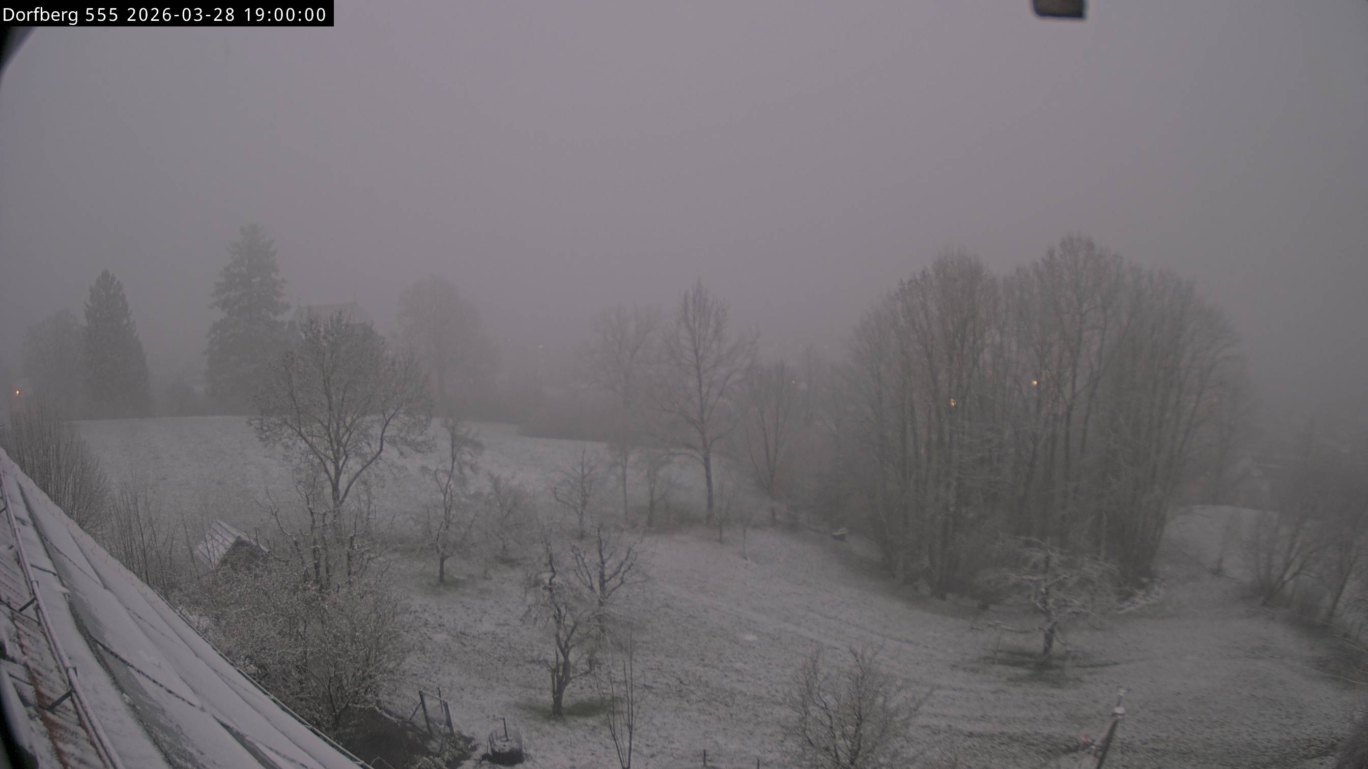 Webcam-Bild: Aussicht vom Dorfberg in Langnau 20260328-190000