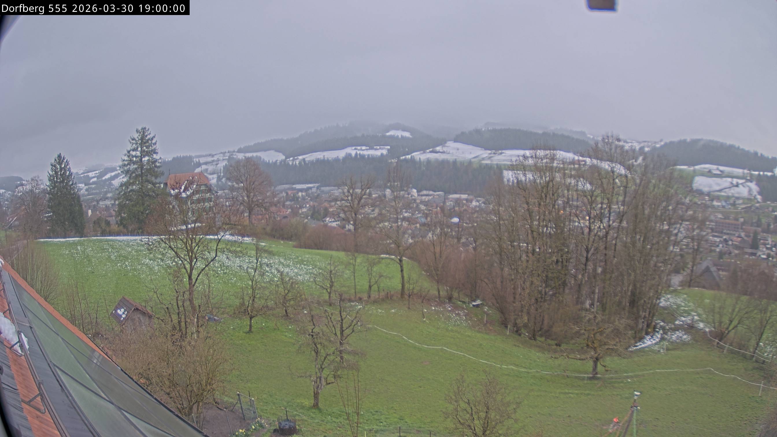 Webcam-Bild: Aussicht vom Dorfberg in Langnau 20260330-190000