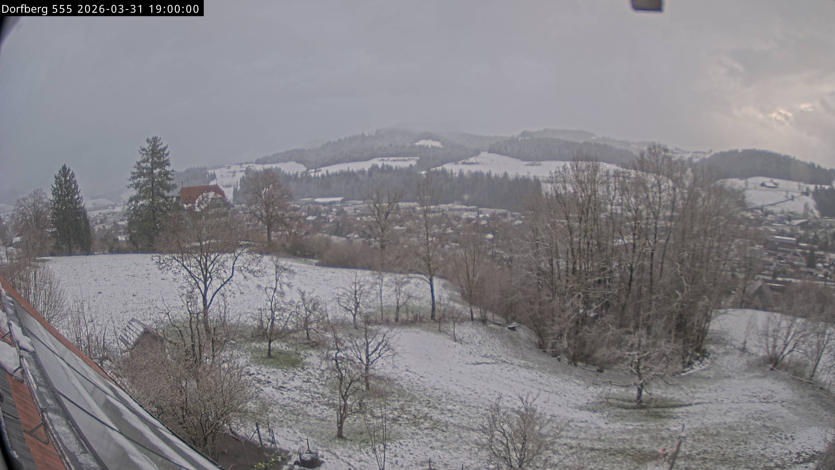 Webcam-Bild: Aussicht vom Dorfberg in Langnau 20260331-190000