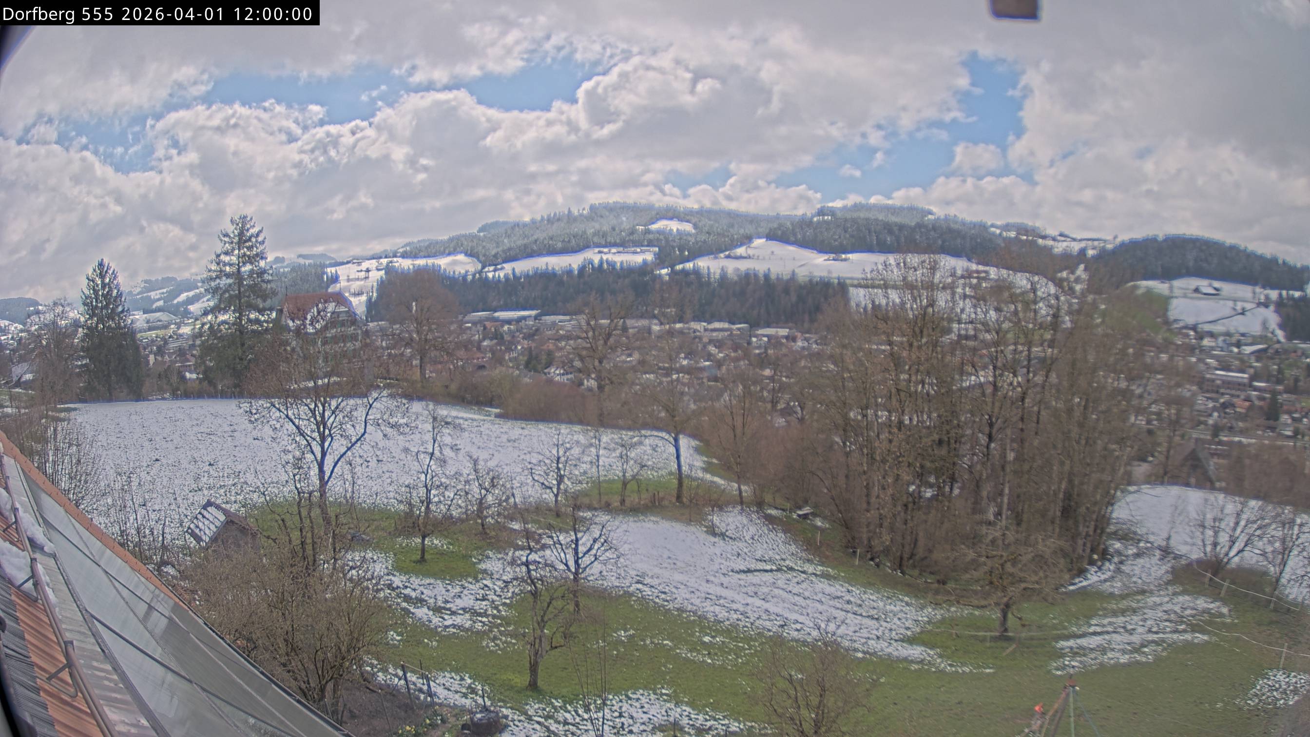 Webcam-Bild: Aussicht vom Dorfberg in Langnau 20260401-120000