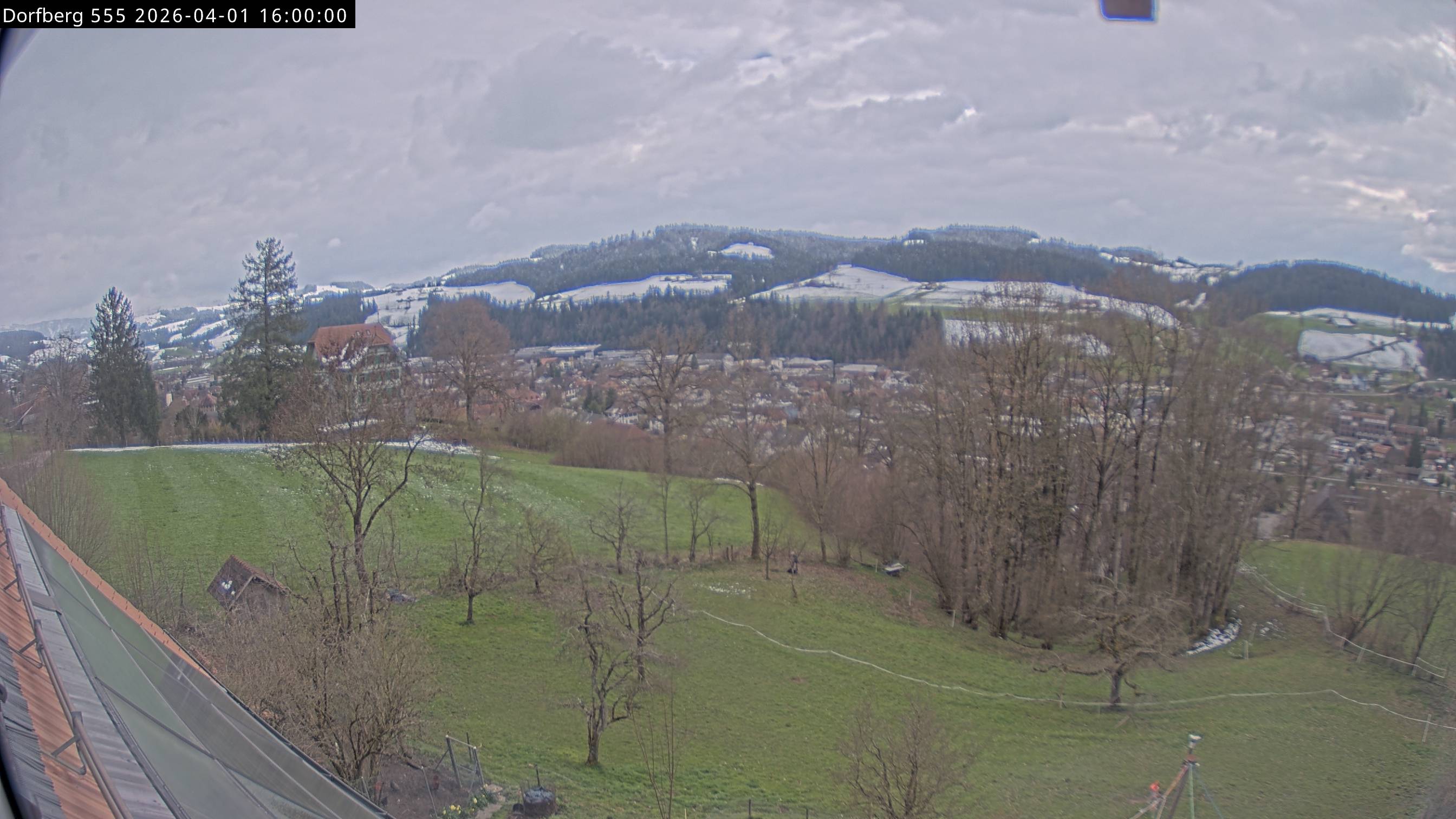 Webcam-Bild: Aussicht vom Dorfberg in Langnau 20260401-160000
