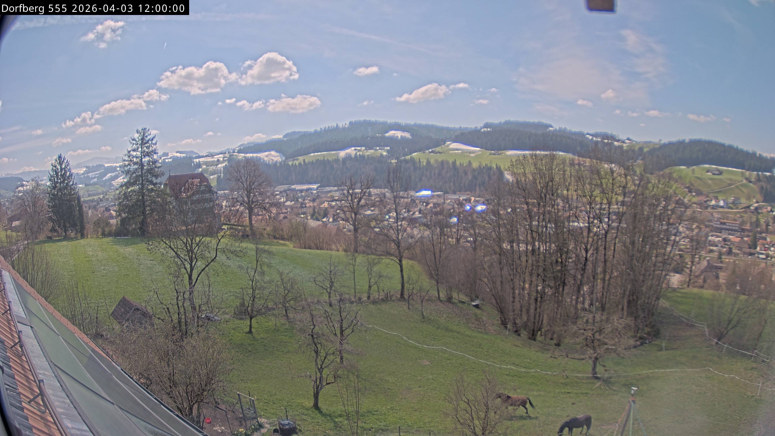 Webcam-Bild: Aussicht vom Dorfberg in Langnau 20260403-120000
