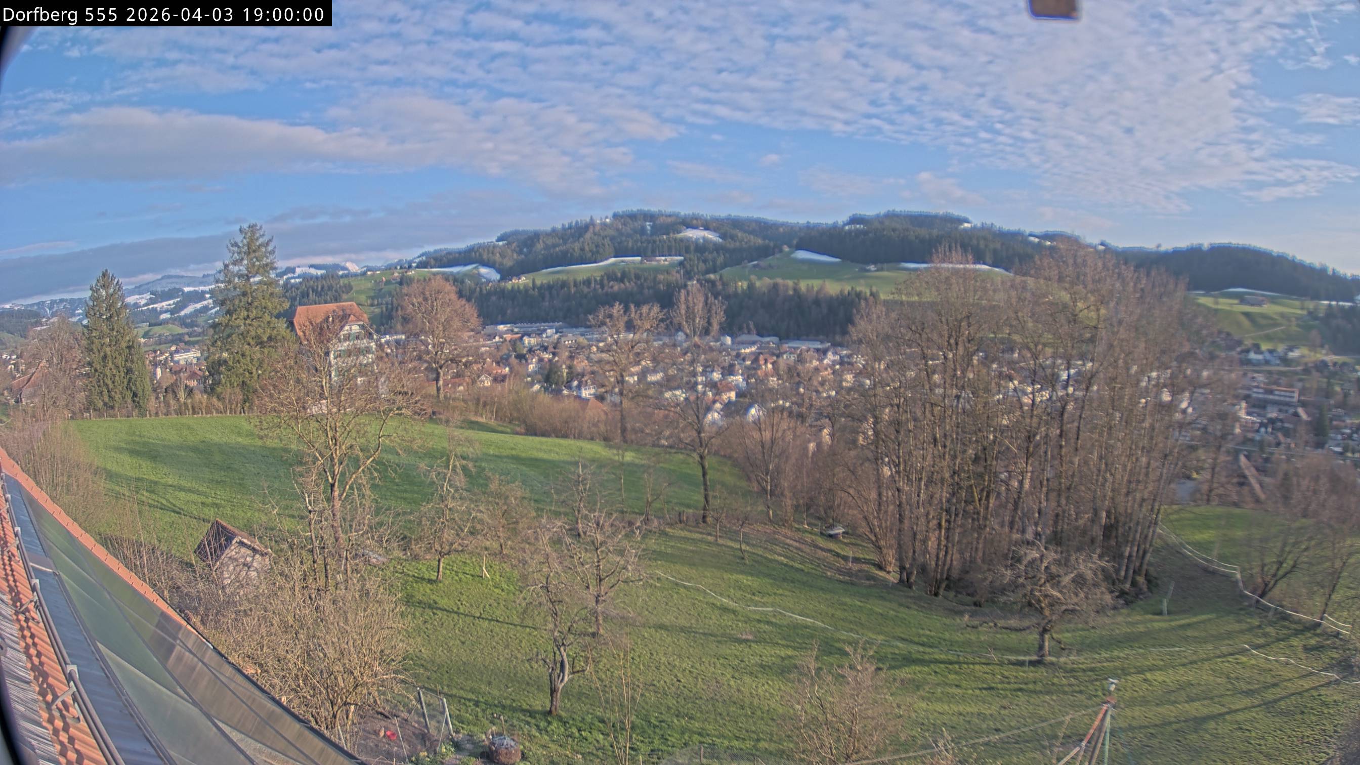 Webcam-Bild: Aussicht vom Dorfberg in Langnau 20260403-190000