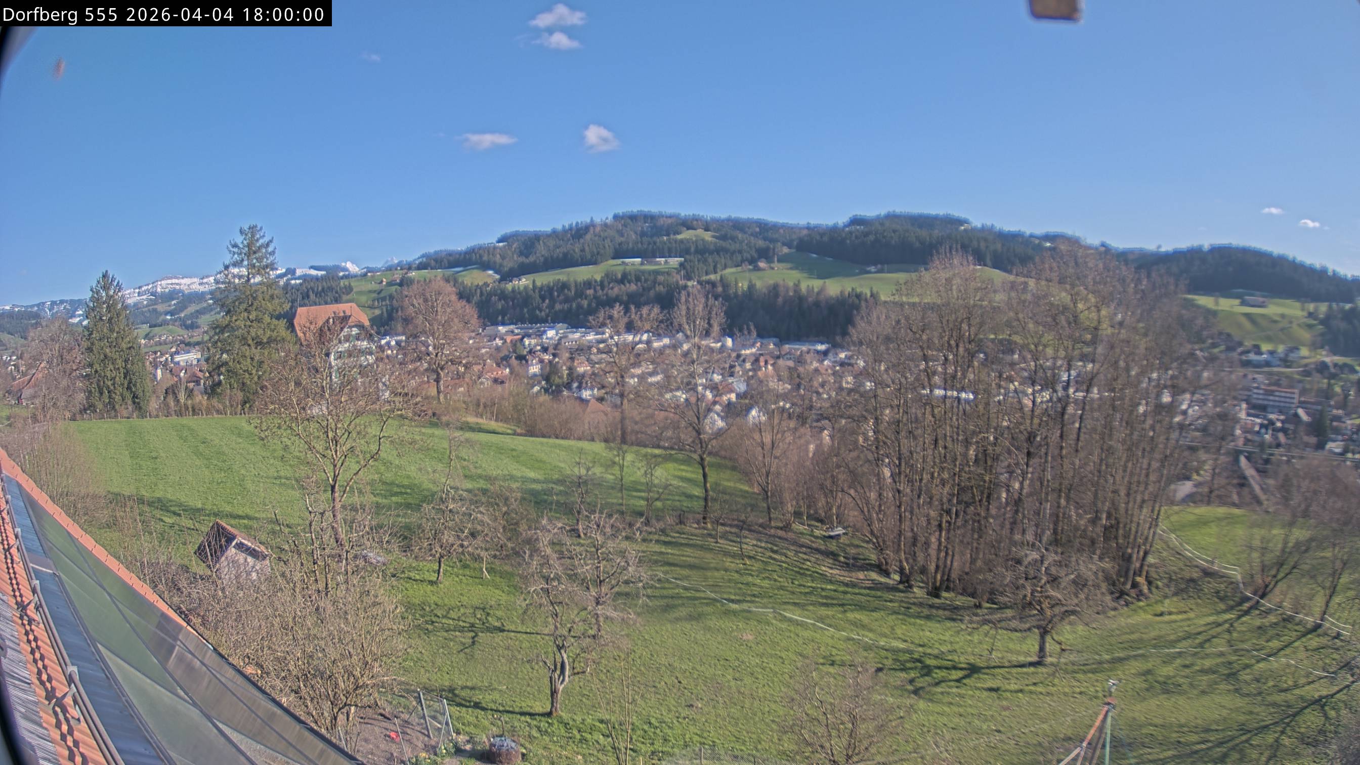 Webcam-Bild: Aussicht vom Dorfberg in Langnau 20260404-180000