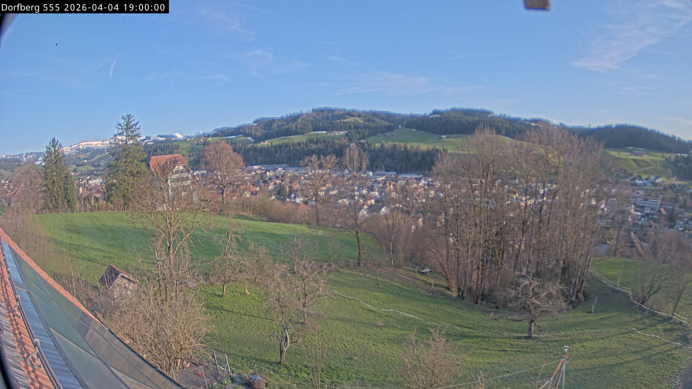 Webcam-Bild: Aussicht vom Dorfberg in Langnau 20260404-190000