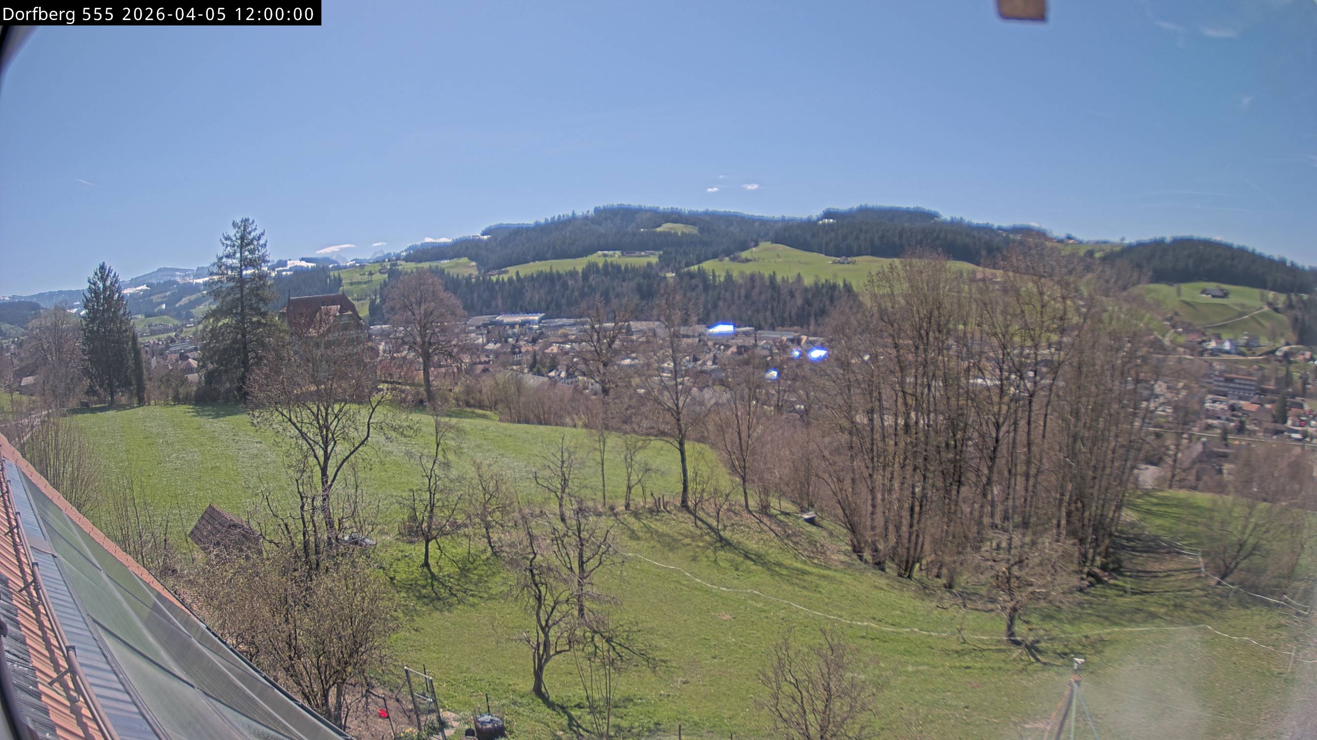 Webcam-Bild: Aussicht vom Dorfberg in Langnau 20260405-120000