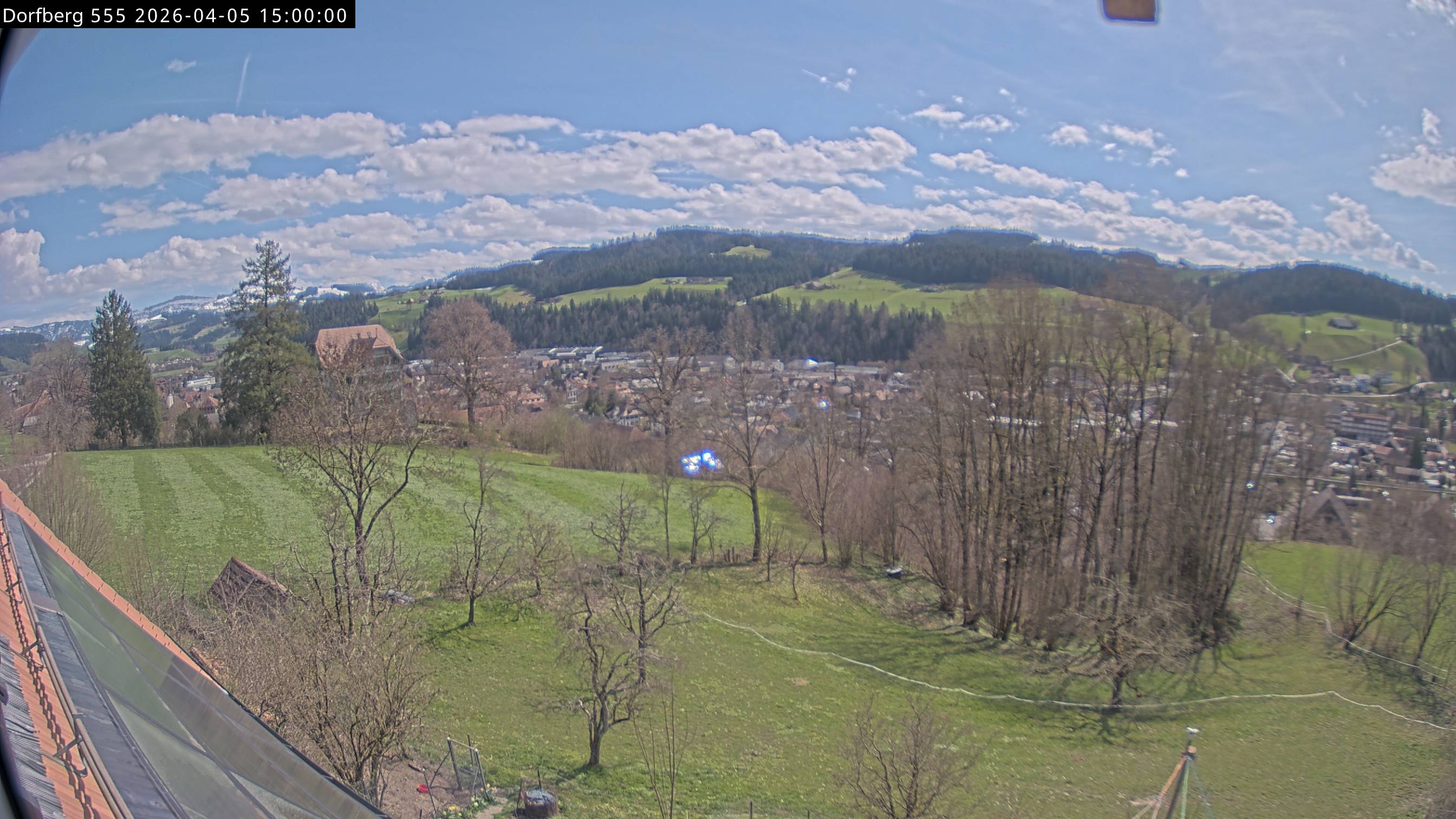 Webcam-Bild: Aussicht vom Dorfberg in Langnau 20260405-150000