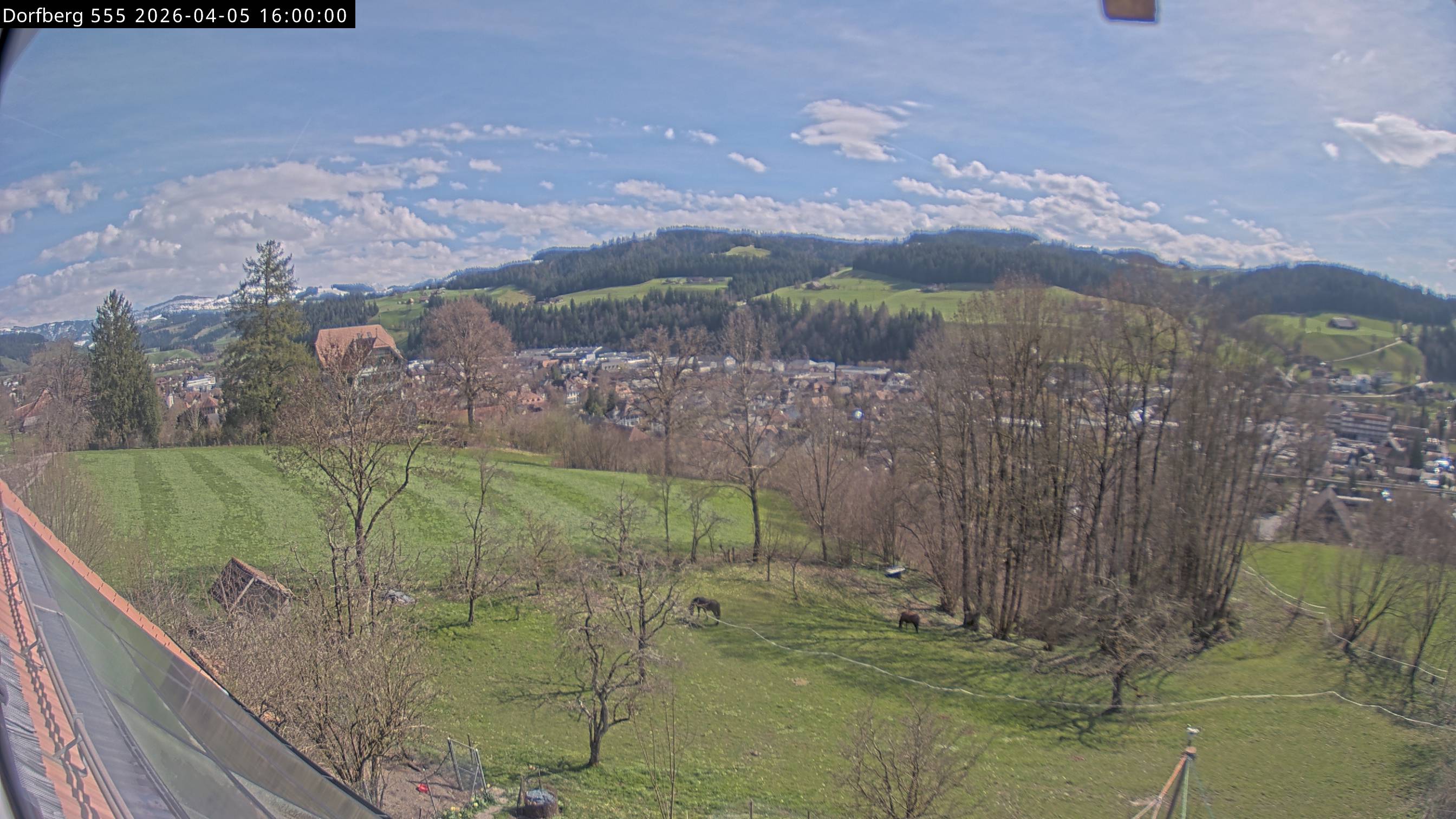 Webcam-Bild: Aussicht vom Dorfberg in Langnau 20260405-160000