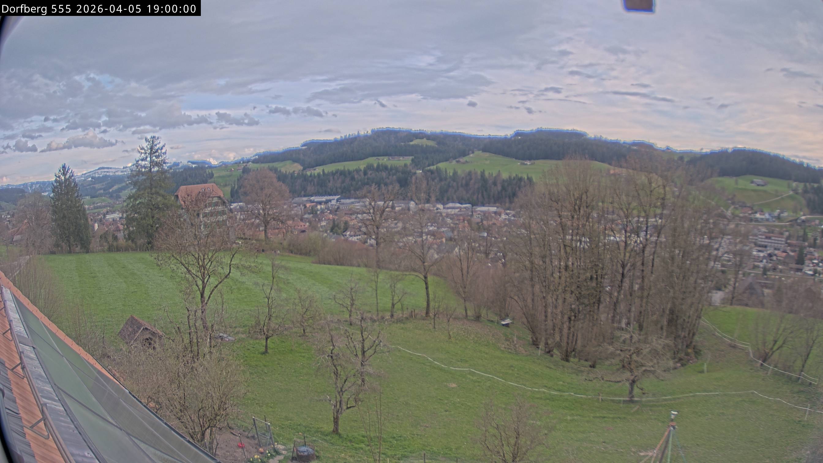 Webcam-Bild: Aussicht vom Dorfberg in Langnau 20260405-190000