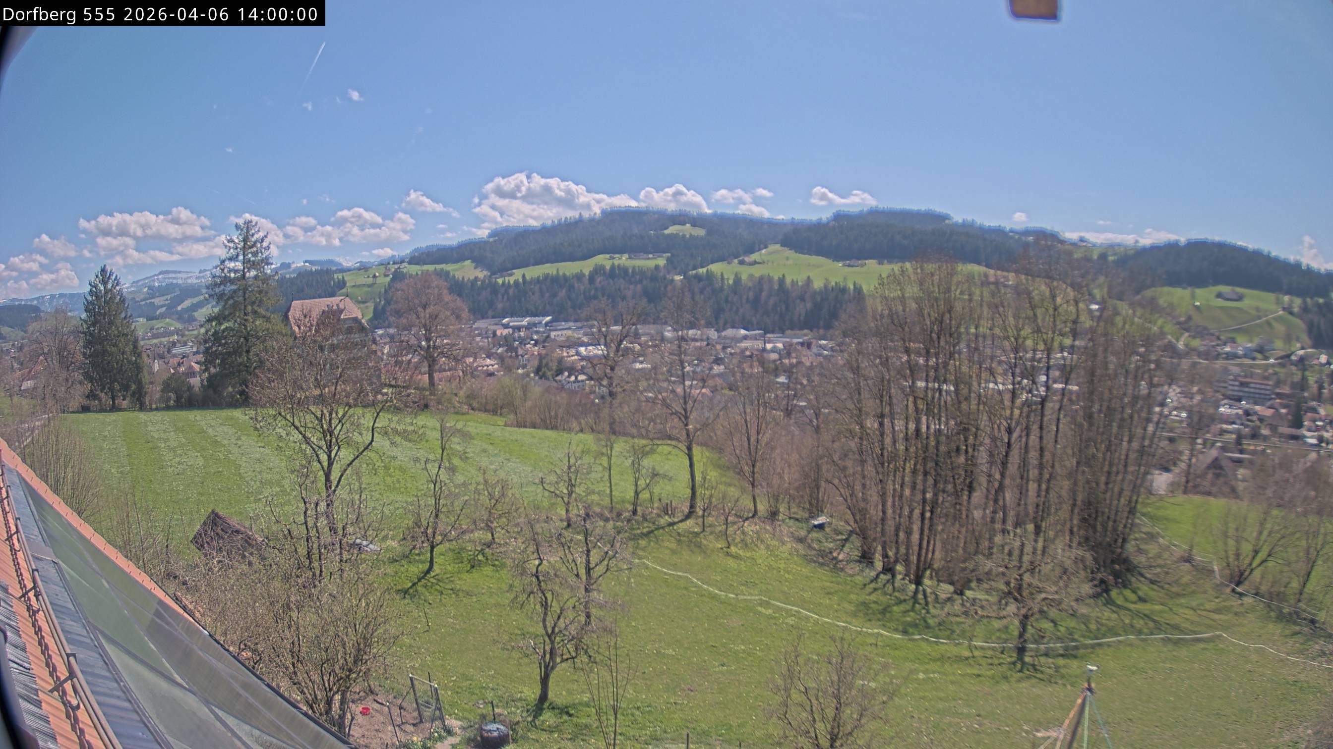 Webcam-Bild: Aussicht vom Dorfberg in Langnau 20260406-140000