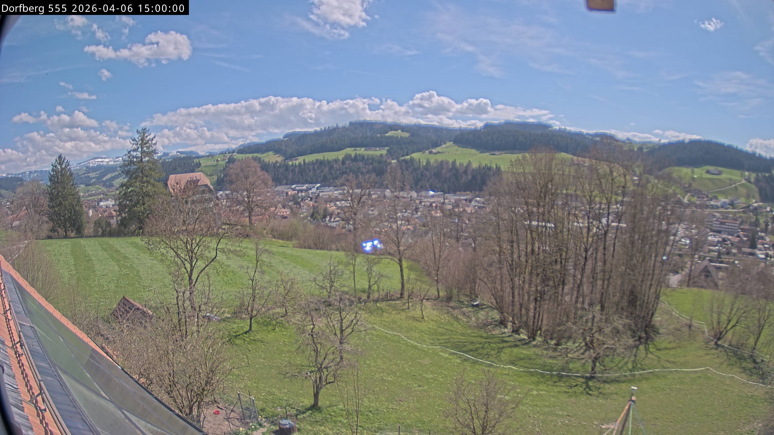 Webcam-Bild: Aussicht vom Dorfberg in Langnau 20260406-150000