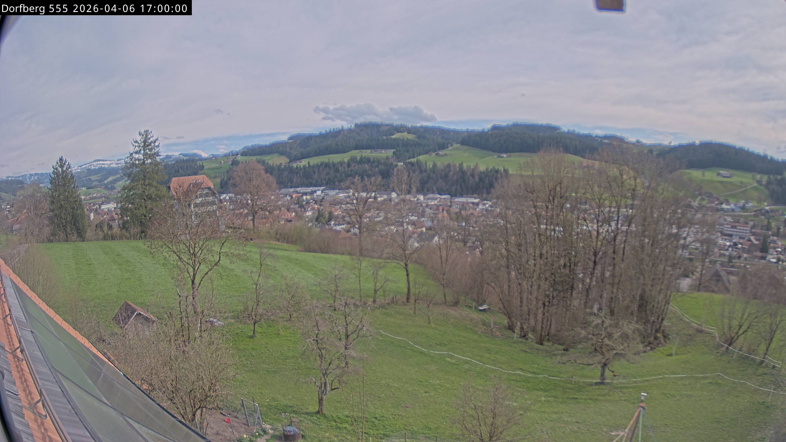 Webcam-Bild: Aussicht vom Dorfberg in Langnau 20260406-170000