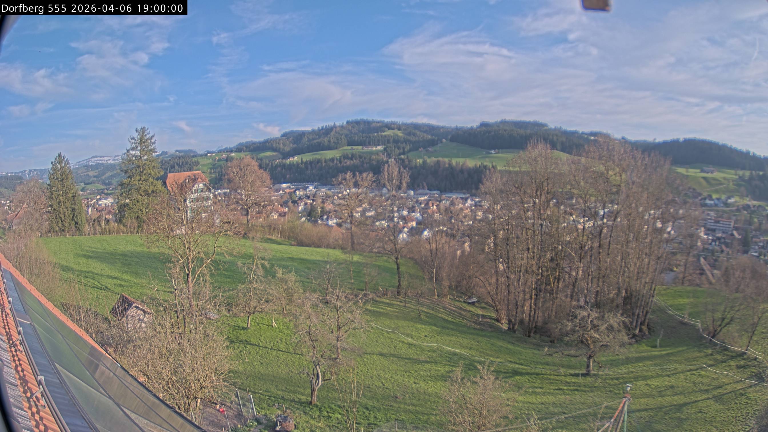 Webcam-Bild: Aussicht vom Dorfberg in Langnau 20260406-190000