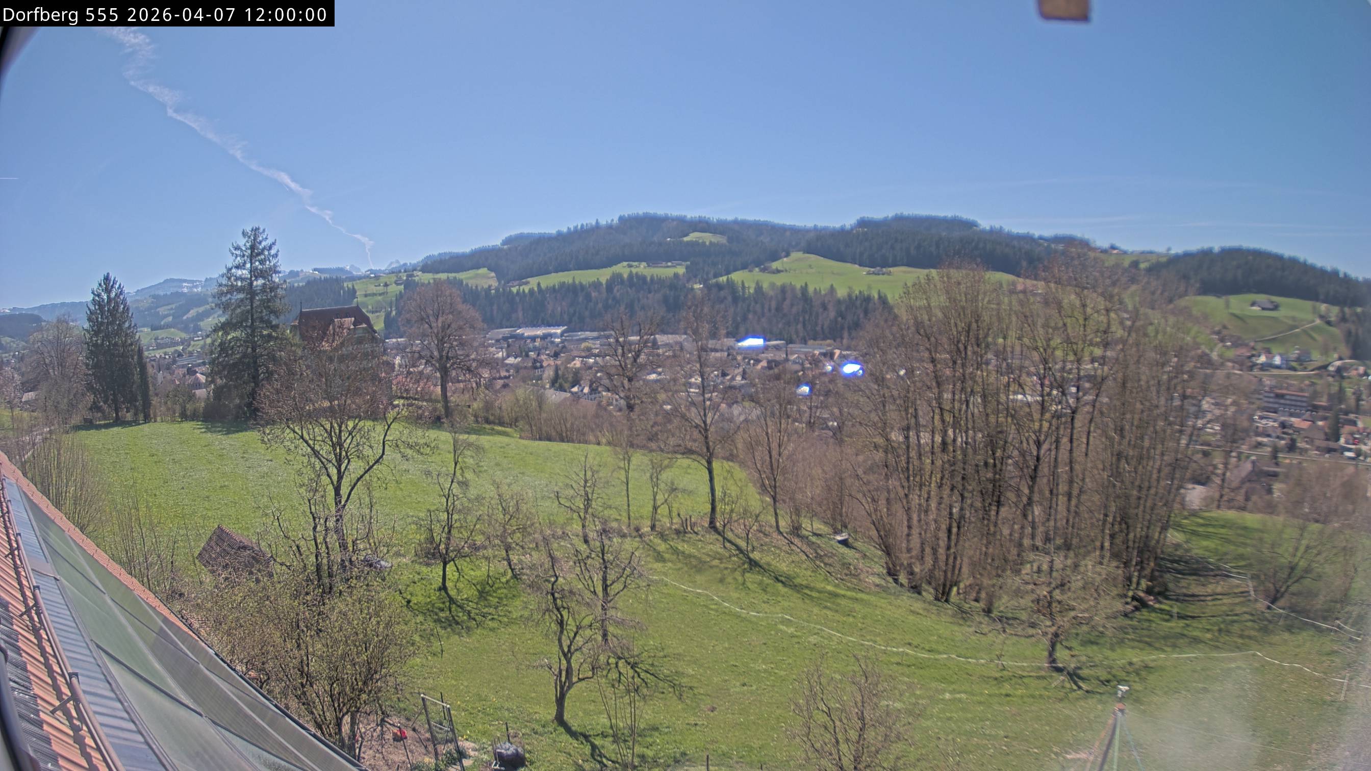 Webcam-Bild: Aussicht vom Dorfberg in Langnau 20260407-120000