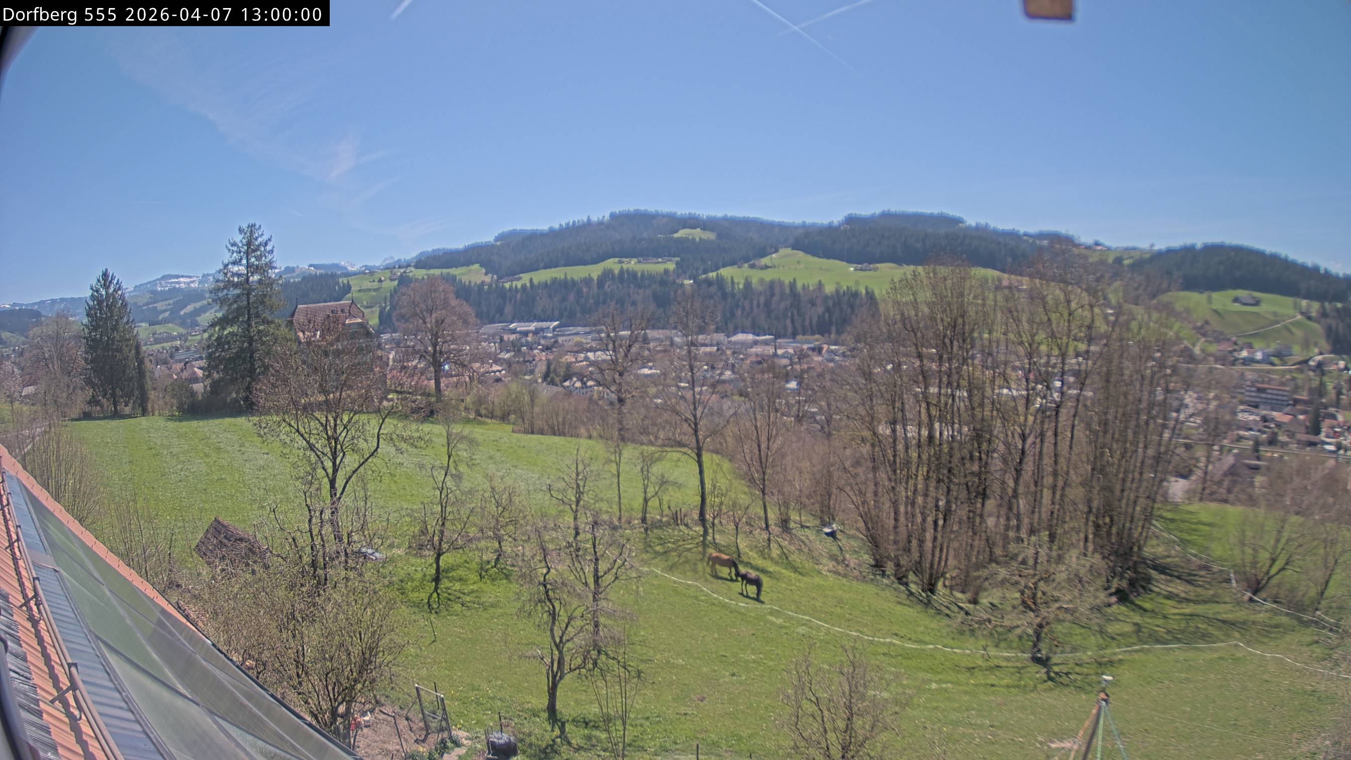 Webcam-Bild: Aussicht vom Dorfberg in Langnau 20260407-130000