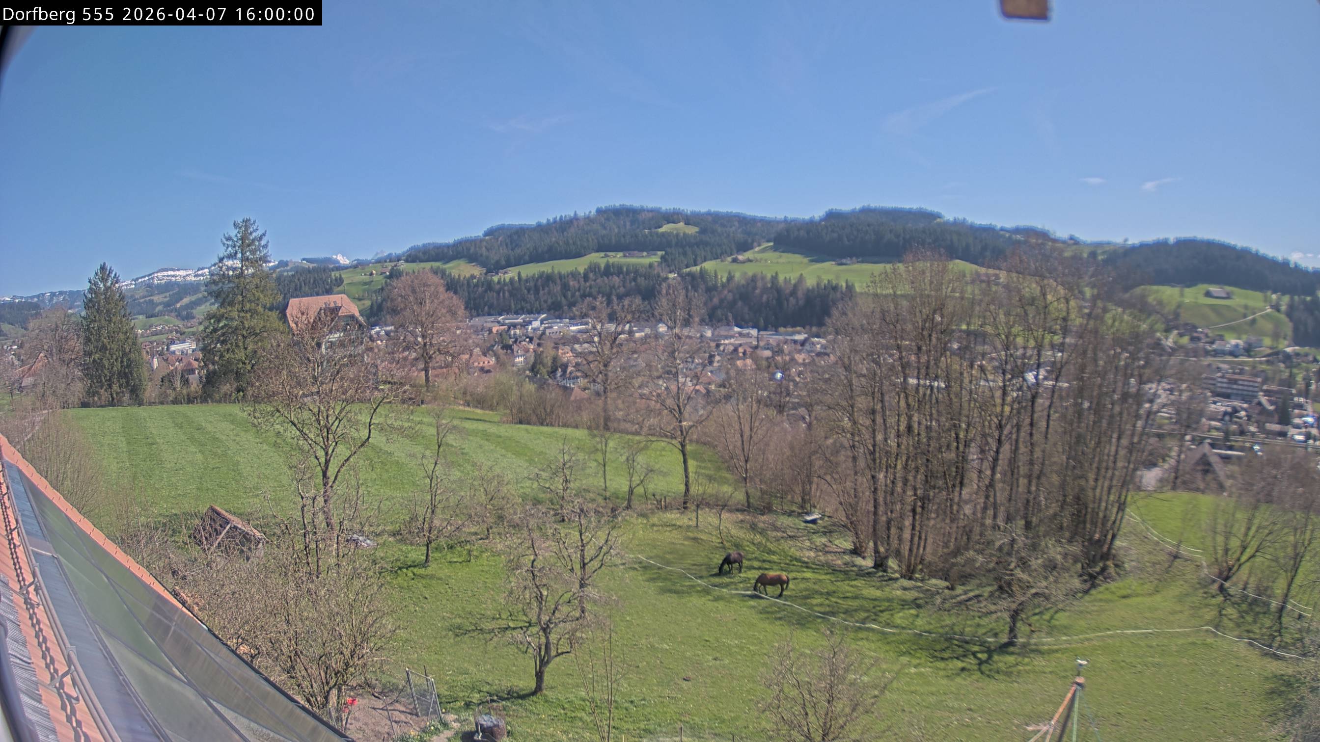 Webcam-Bild: Aussicht vom Dorfberg in Langnau 20260407-160000