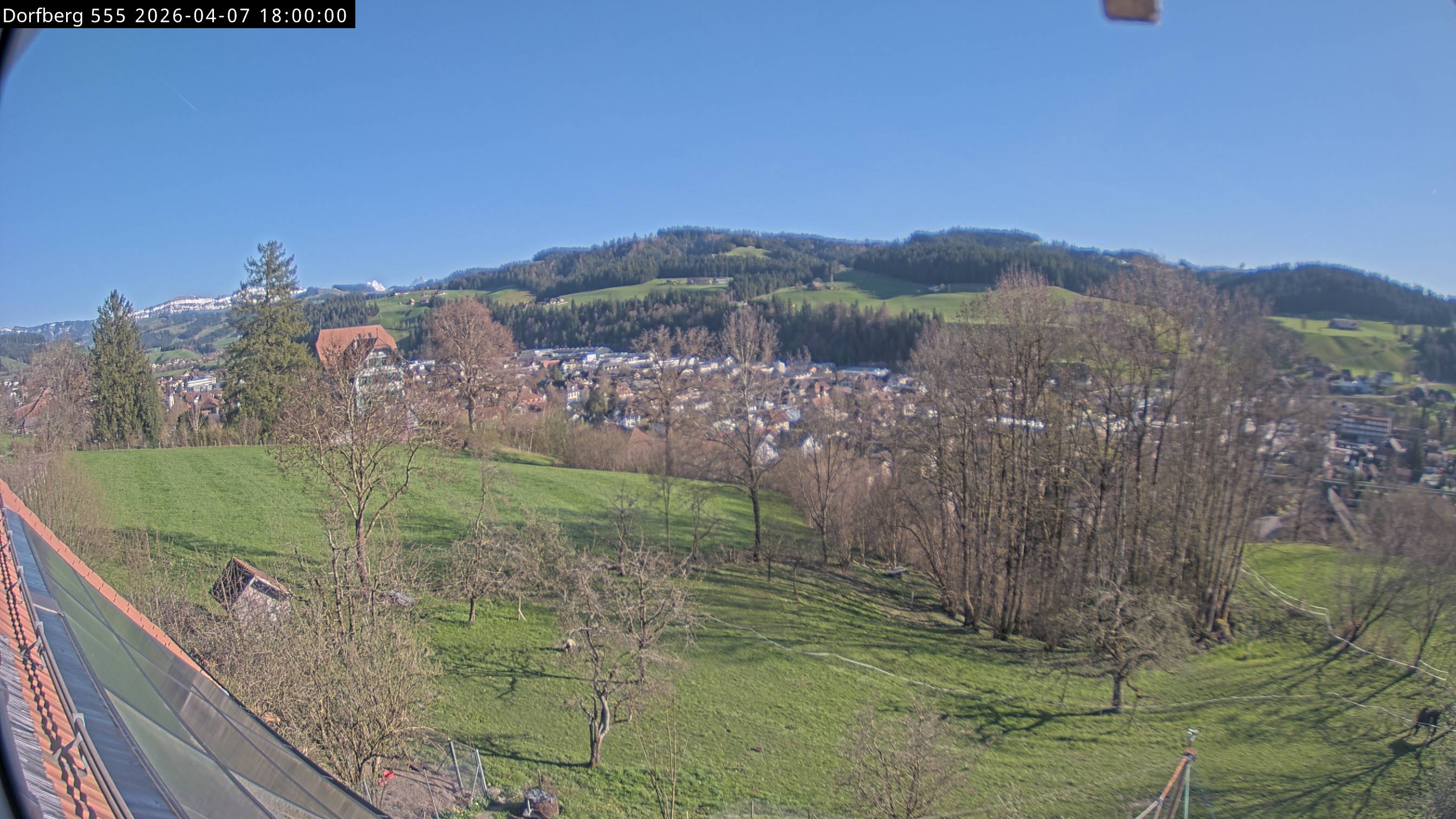 Webcam-Bild: Aussicht vom Dorfberg in Langnau 20260407-180000