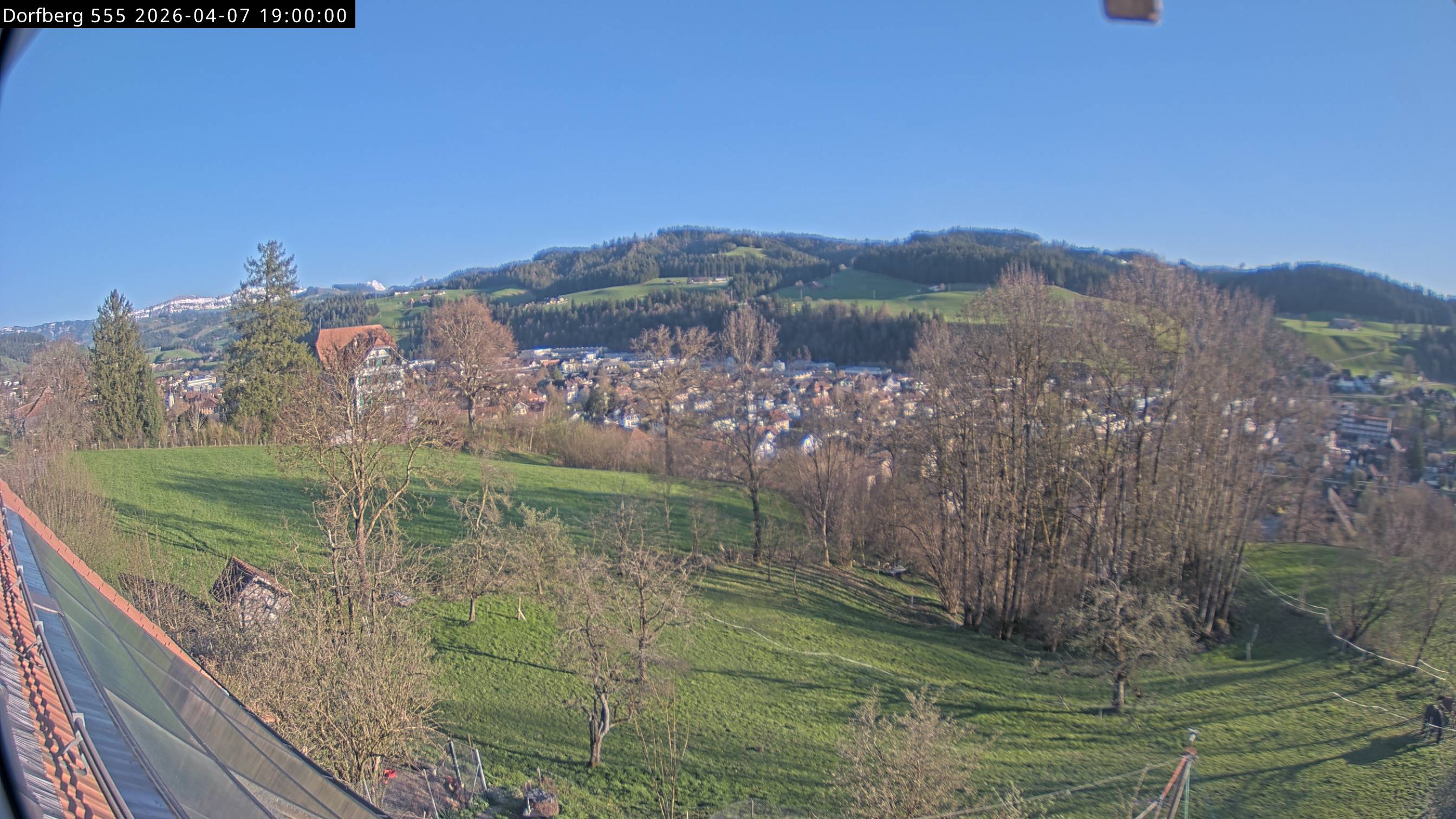 Webcam-Bild: Aussicht vom Dorfberg in Langnau 20260407-190000