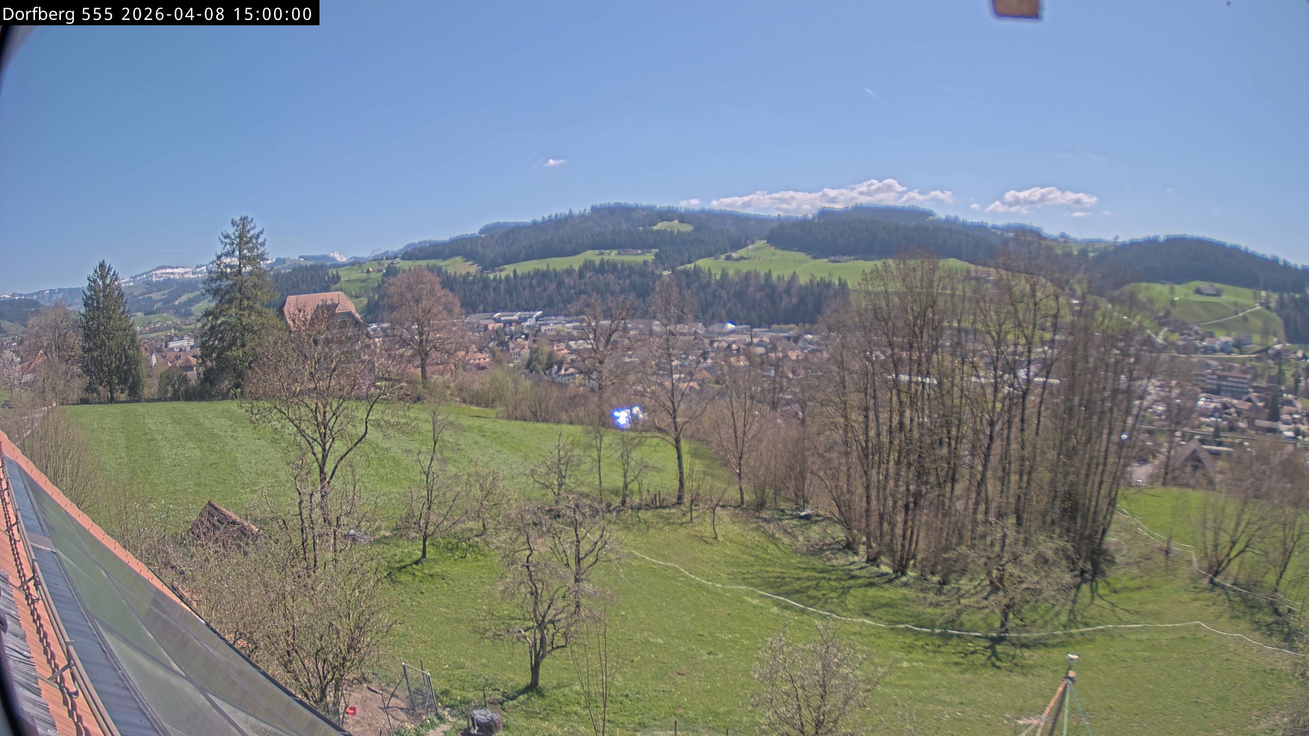 Webcam-Bild: Aussicht vom Dorfberg in Langnau 20260408-150000