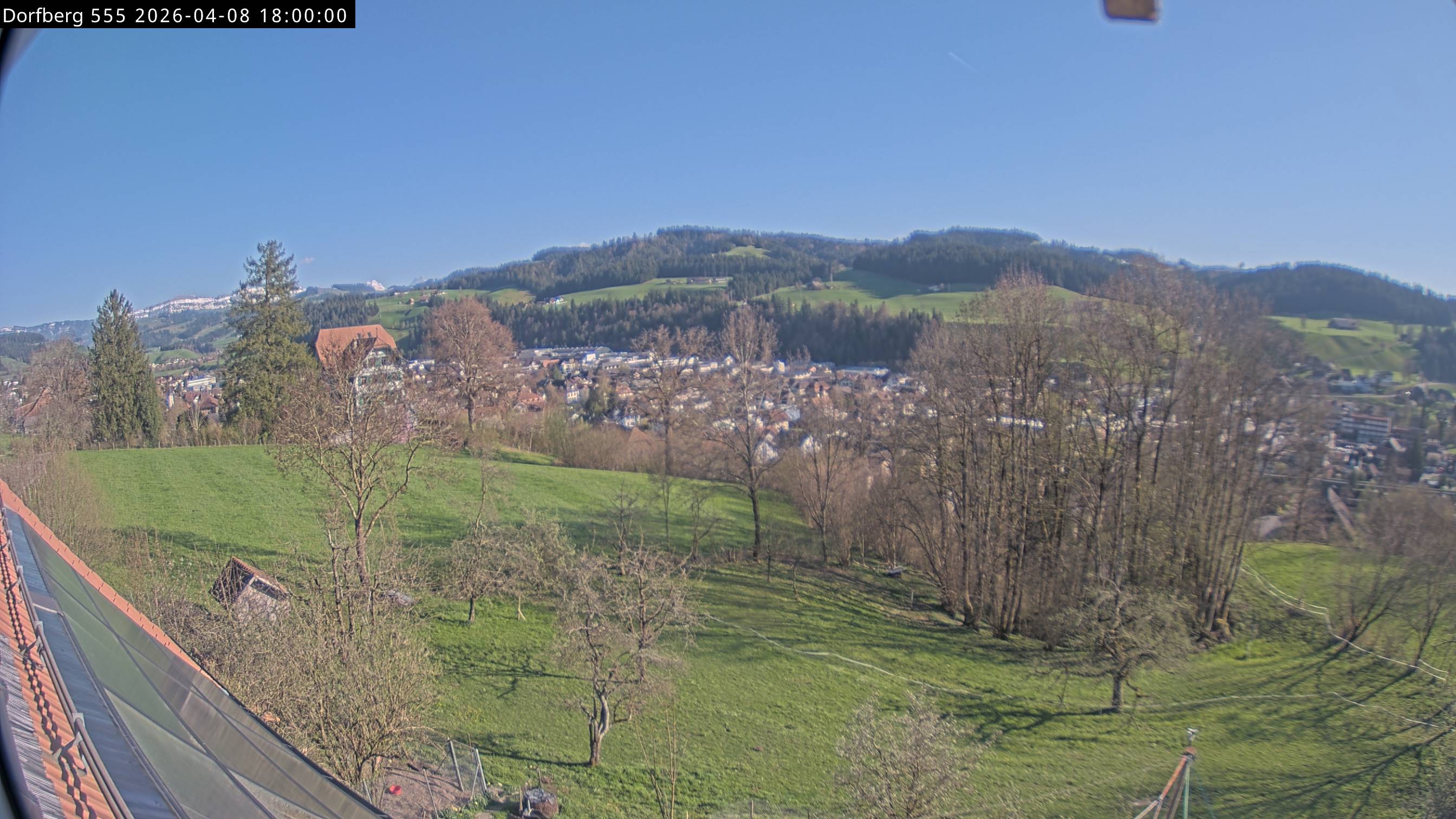 Webcam-Bild: Aussicht vom Dorfberg in Langnau 20260408-180000