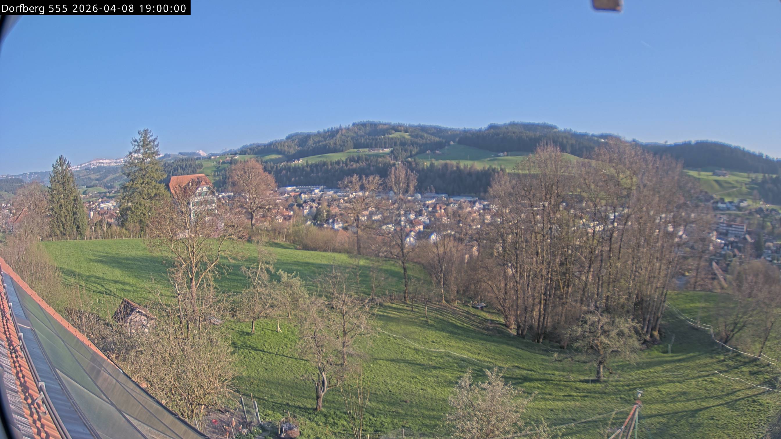 Webcam-Bild: Aussicht vom Dorfberg in Langnau 20260408-190000