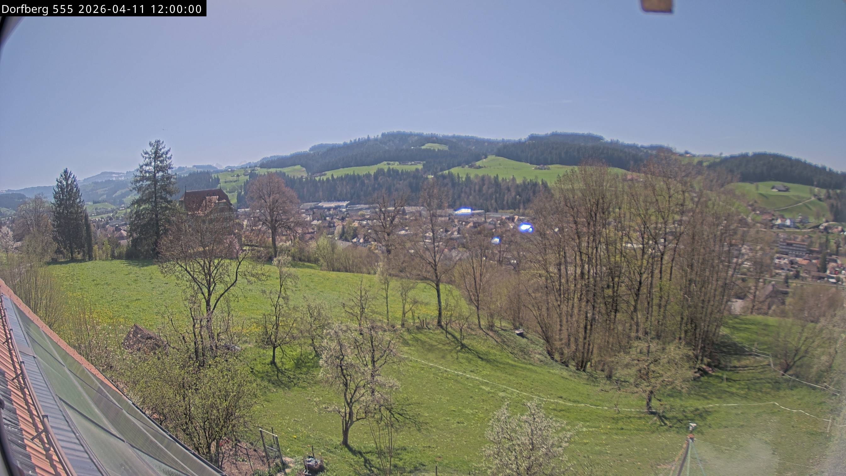 Webcam-Bild: Aussicht vom Dorfberg in Langnau 20260411-120000
