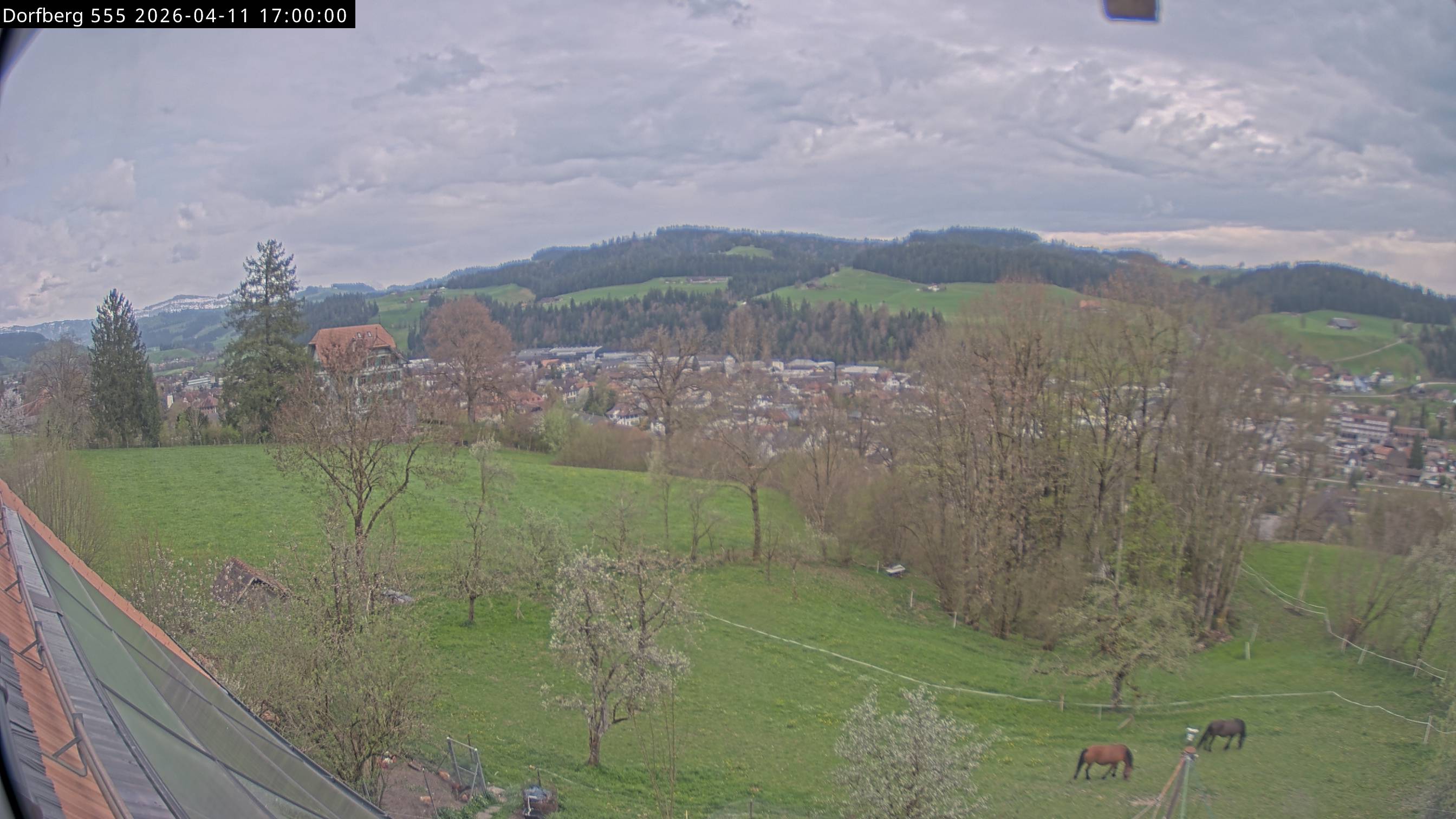 Webcam-Bild: Aussicht vom Dorfberg in Langnau 20260411-170000