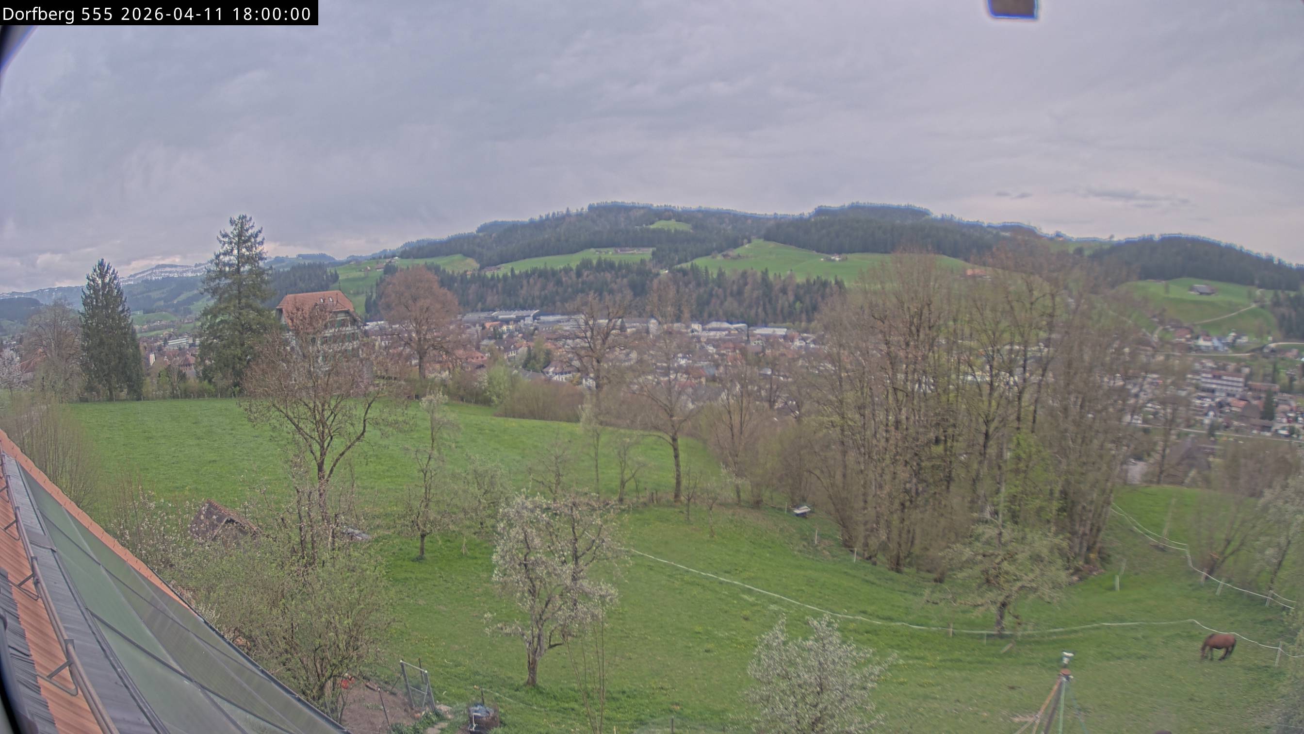 Webcam-Bild: Aussicht vom Dorfberg in Langnau 20260411-180000